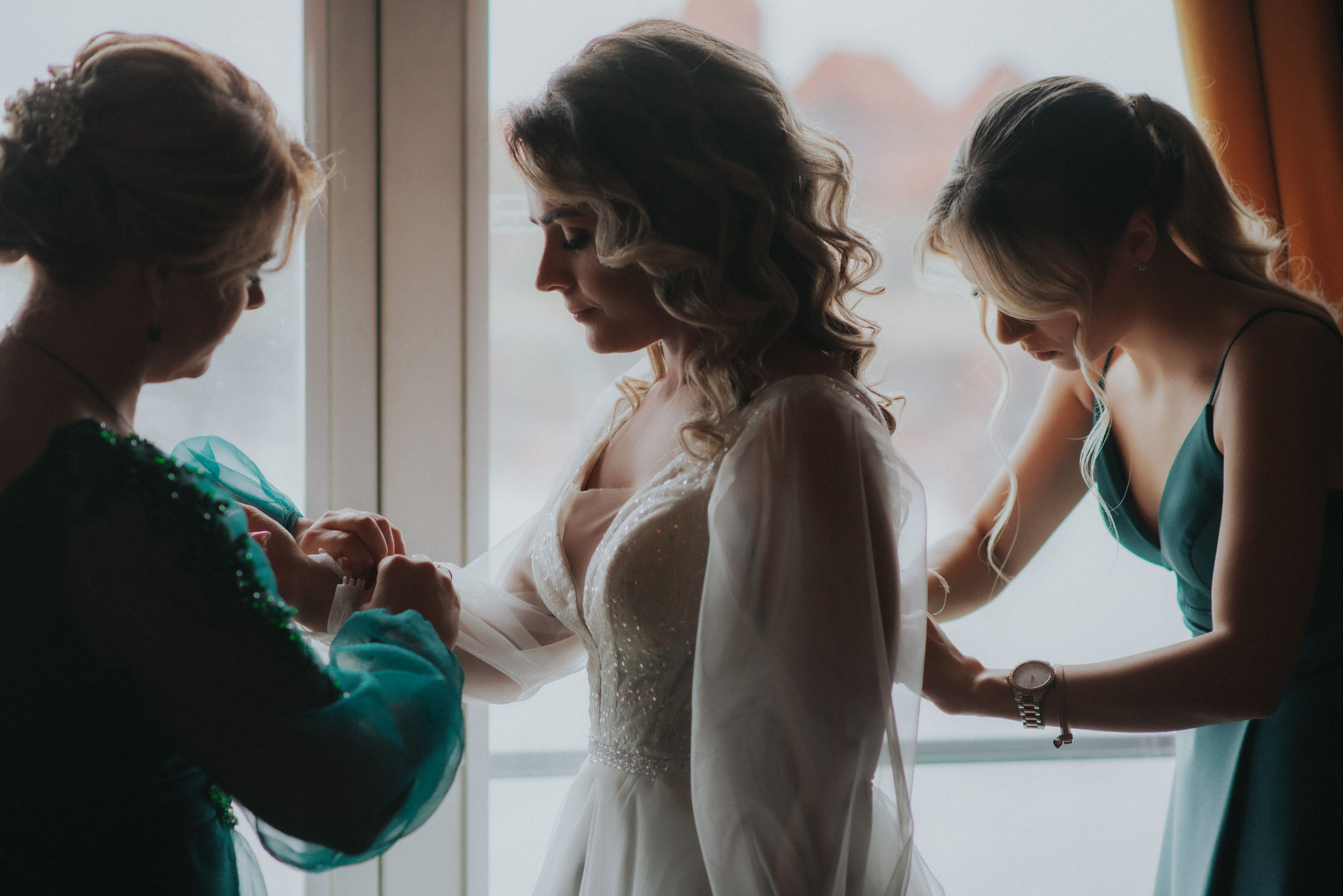 Vestuvių fotosesija, pasiruošimas, Vestuvių pasiruošimo fotografavimas. Vestuvių fotografas Vilnius Trakai kaina vestuvių fotografavimas fotografė personal.lt photogrpahy kainos jaunoji jaunikis nuotaka santuoka vestuvės, profesionali natūrali meninė reportažinė klasikinė fotosesija