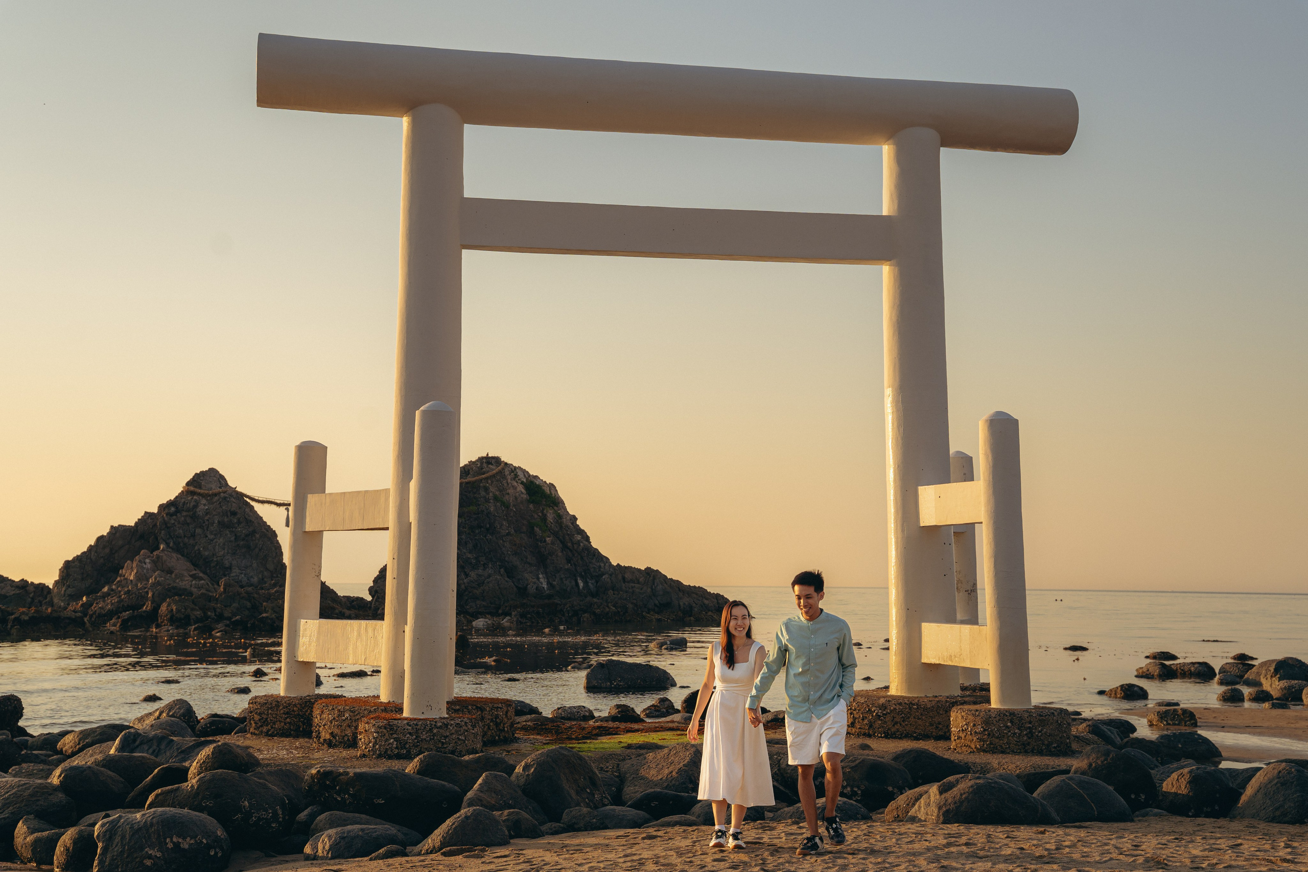 Fukuoka Couple Photoshoot: Roses, Totoro Forest & Sunset Love Story