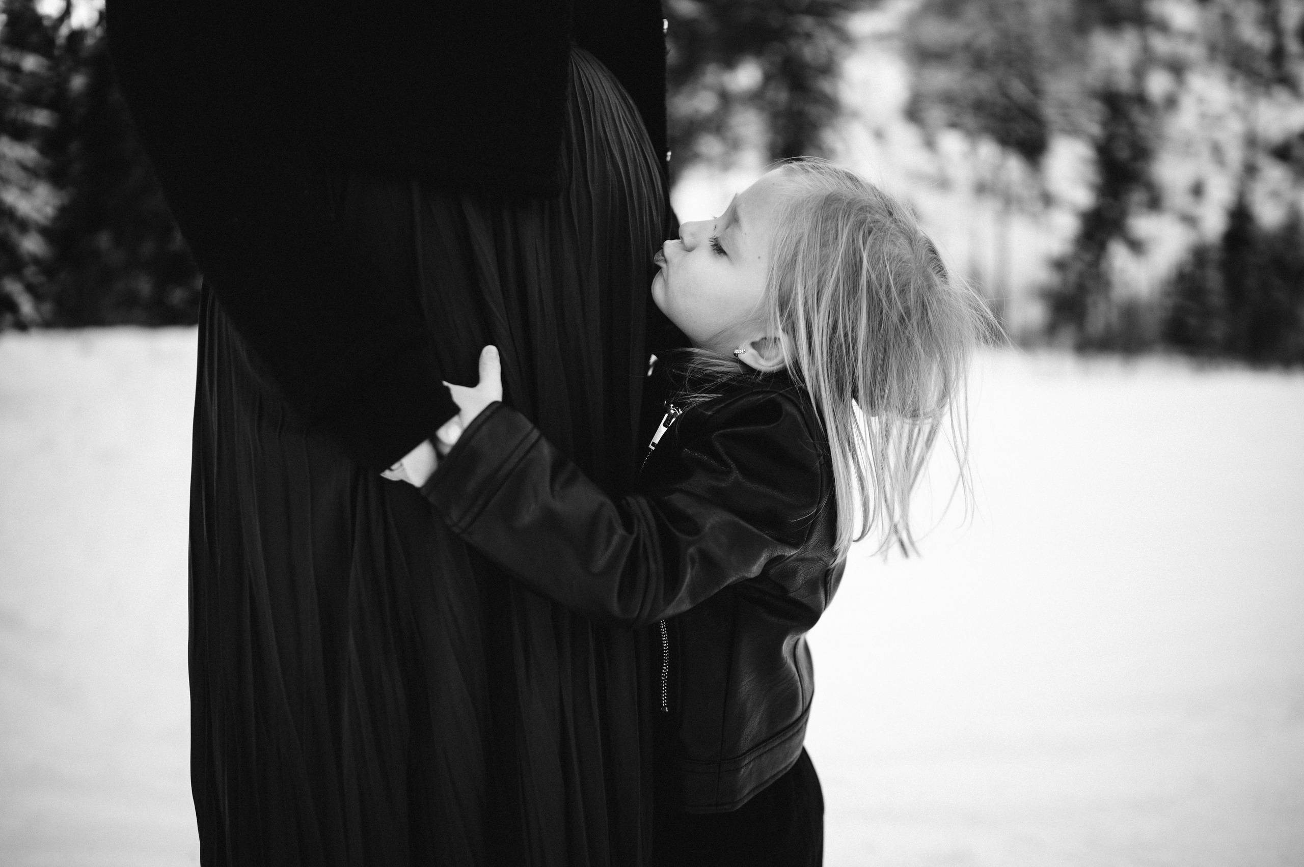 Ședință Foto de Familie la Munte – Fotografii de Iarnă în Lupcina. Valentin Melen - fotograf de nunta 🤍