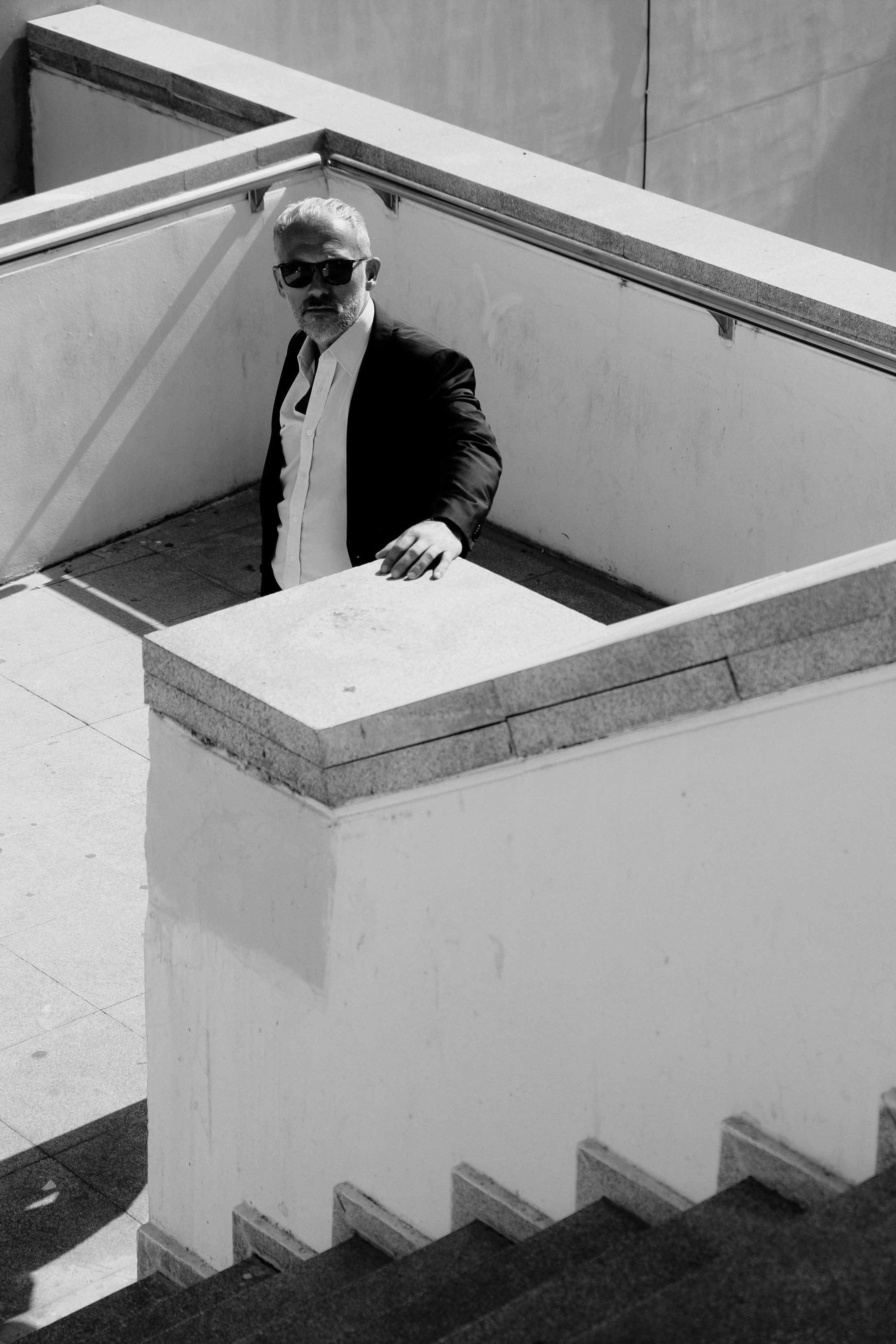 Портретная фотосессия музыканта Robert Skarsbakk в старом городе Аликанте для обложки альбома — Фотограф Андрей Луковников