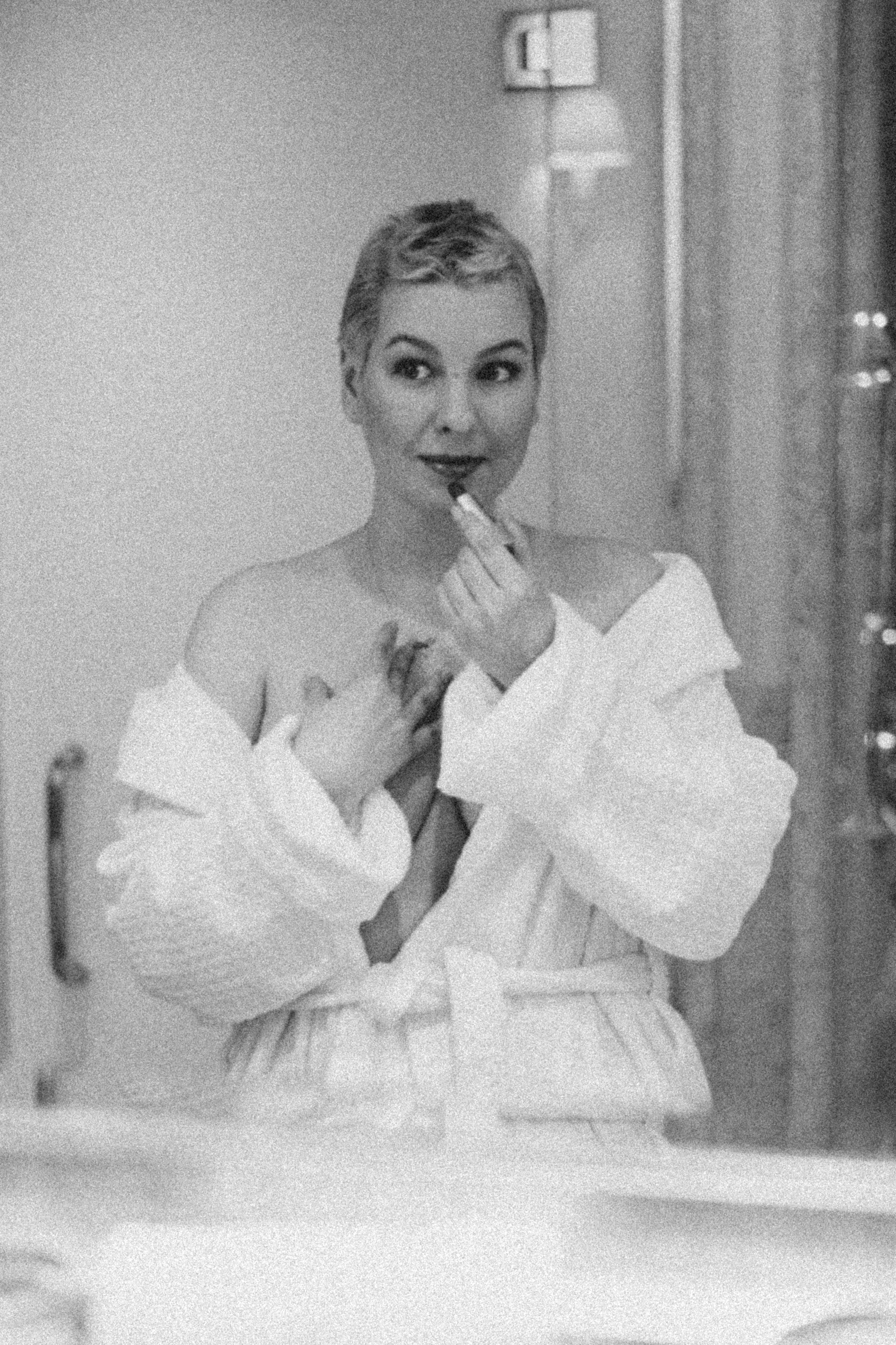 Luxury Boudoir Photography NYC | Four Seasons Hotel Photo Sessions. Videographer and photographer in New York // MAKAROV.VIDEO