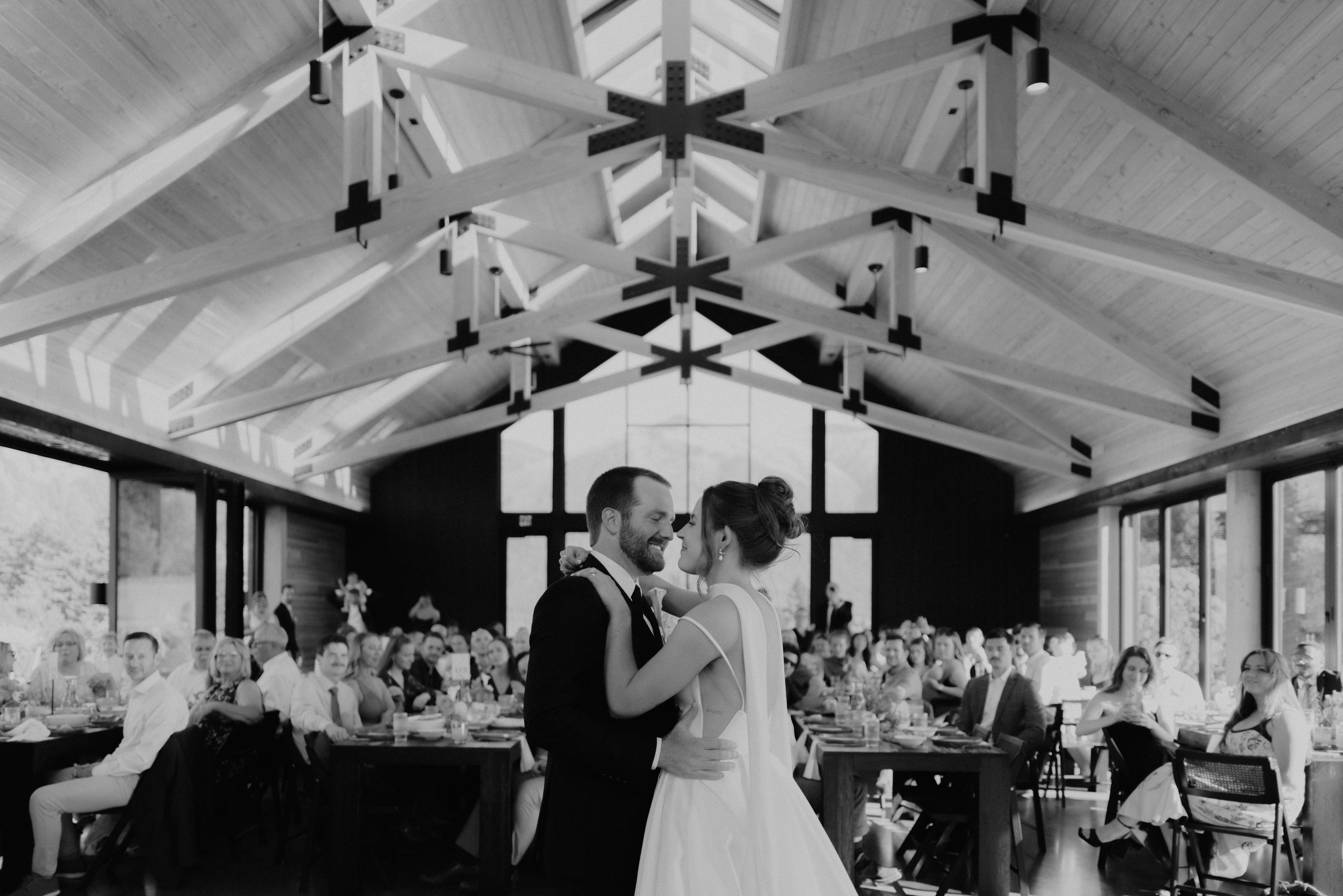 Wedding Shelby & Riley | Columbia River Gorge, WA | Georgy Shishkin Photography Photography. Portland Wedding Photographer | Authentic PNW Love Stories