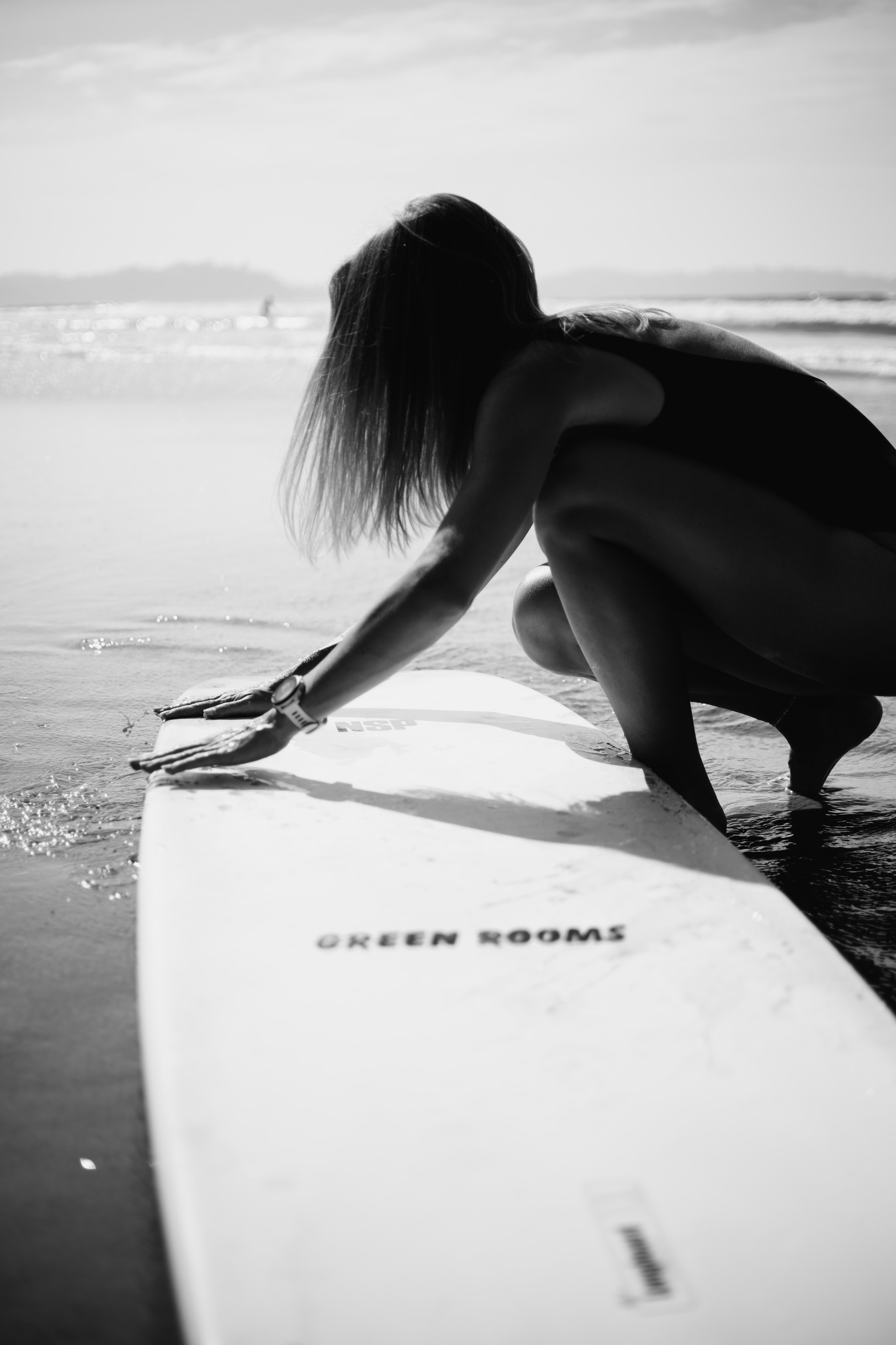 Photoshoot with a surfboard | BW