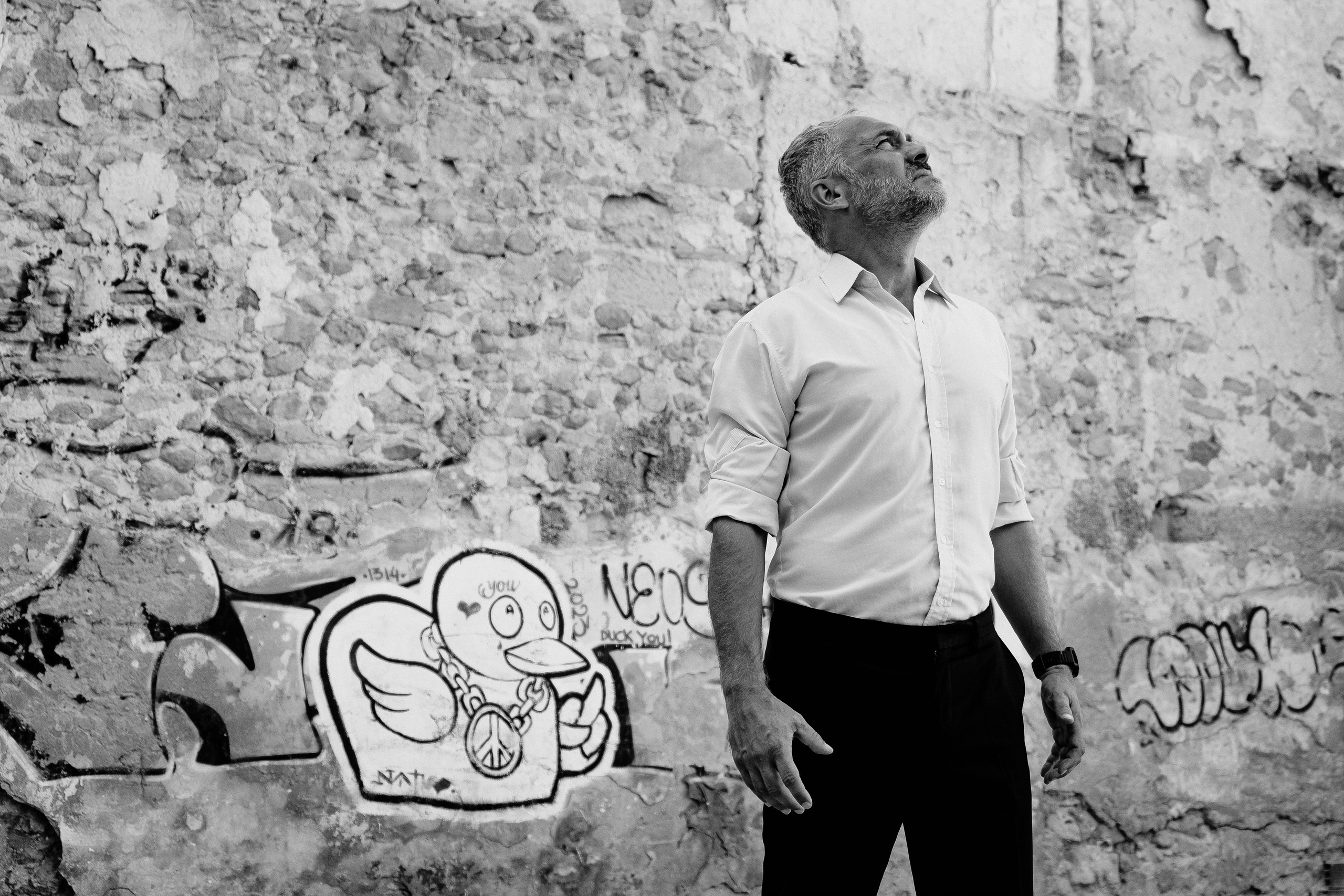 Портретная фотосессия музыканта Robert Skarsbakk в старом городе Аликанте для обложки альбома — Фотограф Андрей Луковников