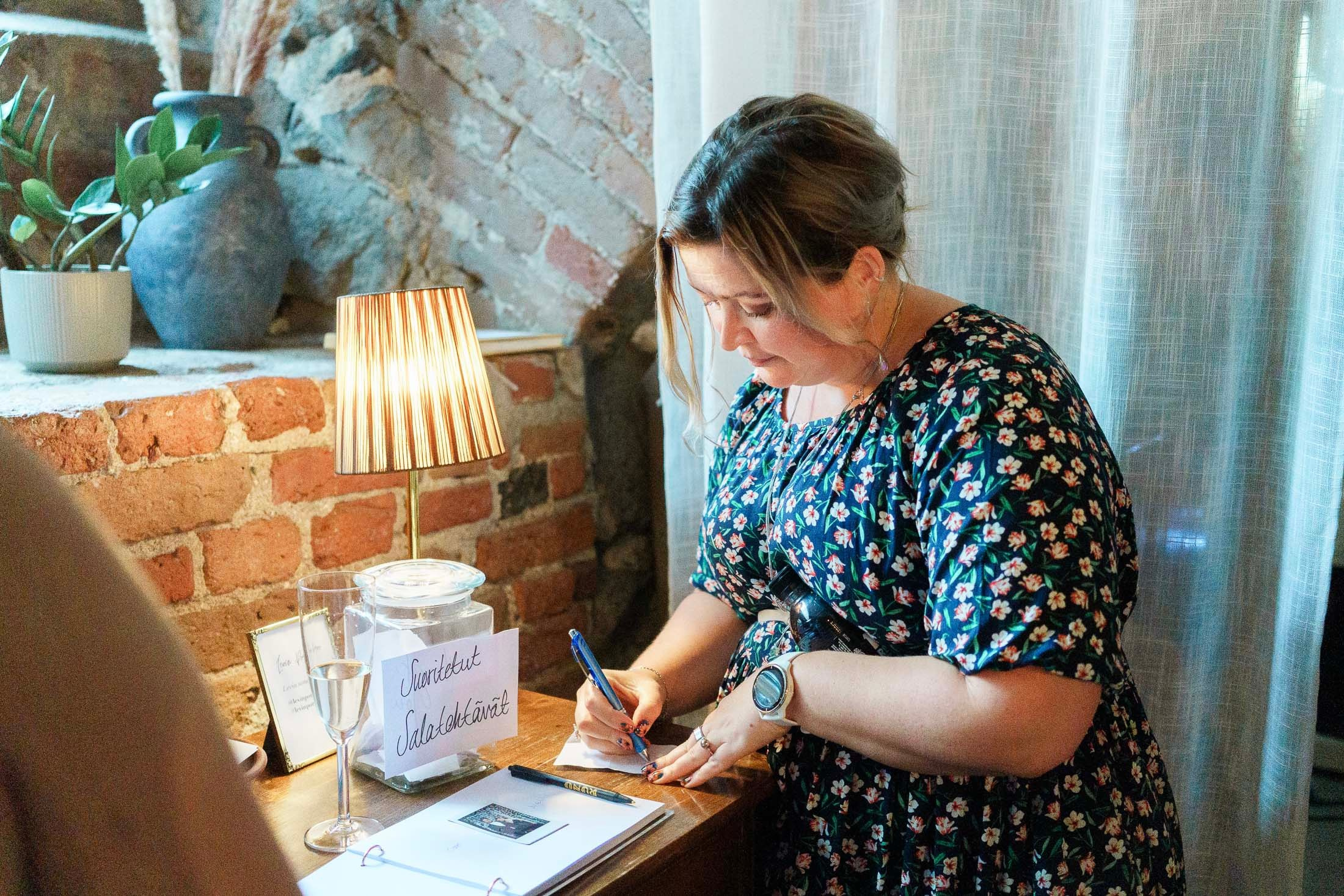 S&J, hääkuvaus Porvoon Tuomiokirkko ja Levinin kellari