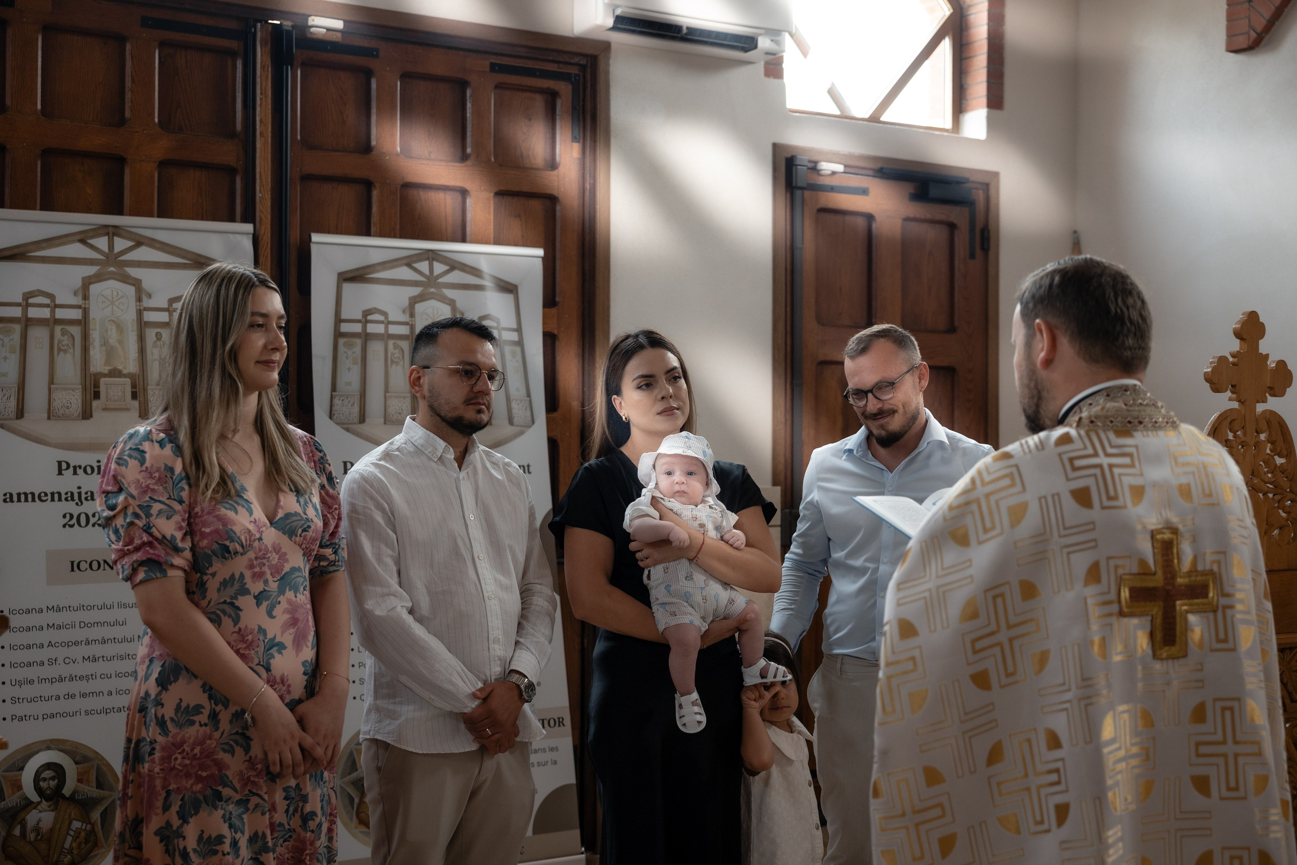 Noah’s christening in Tournefeille and Paroisse Orthodoxe Roumaine of Toulouse “La Protection de la Mère de Dieu”. Eugénie Smirnova — photographe à Toulouse et dans le sud-ouest de la France