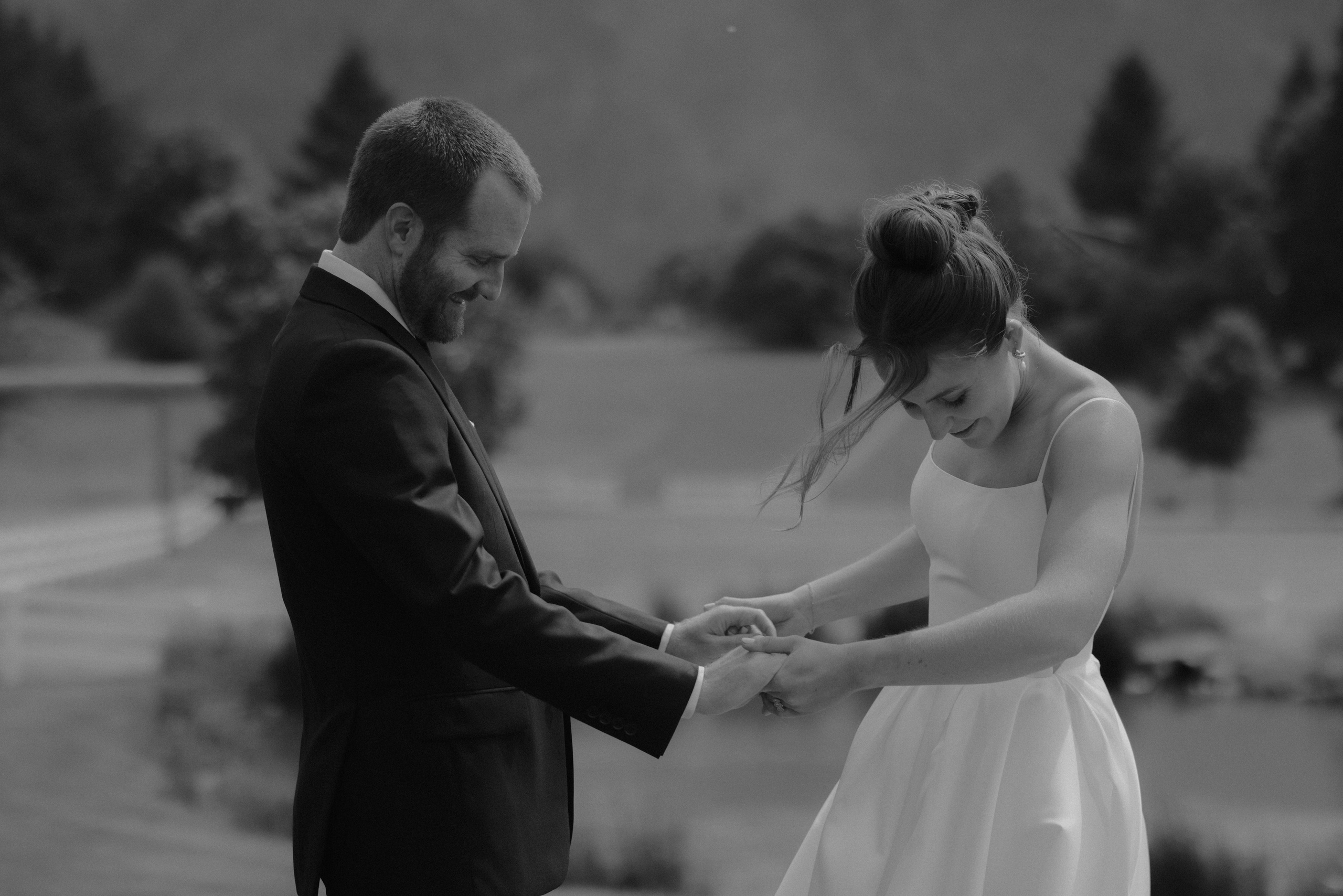 Wedding Shelby & Riley | Columbia River Gorge, WA | Georgy Shishkin Photography Photography. Portland Wedding Photographer | Authentic PNW Love Stories