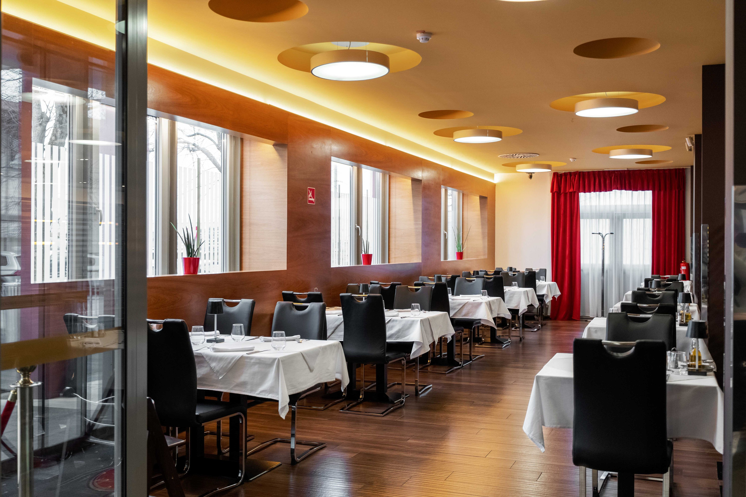 Fotografiranje Interierja. Fotografinja in videografinja Mariia Bortiakova iz Slovenije: fotografiranje dogodkov, portretov in snemanje videov po vsej Sloveniji