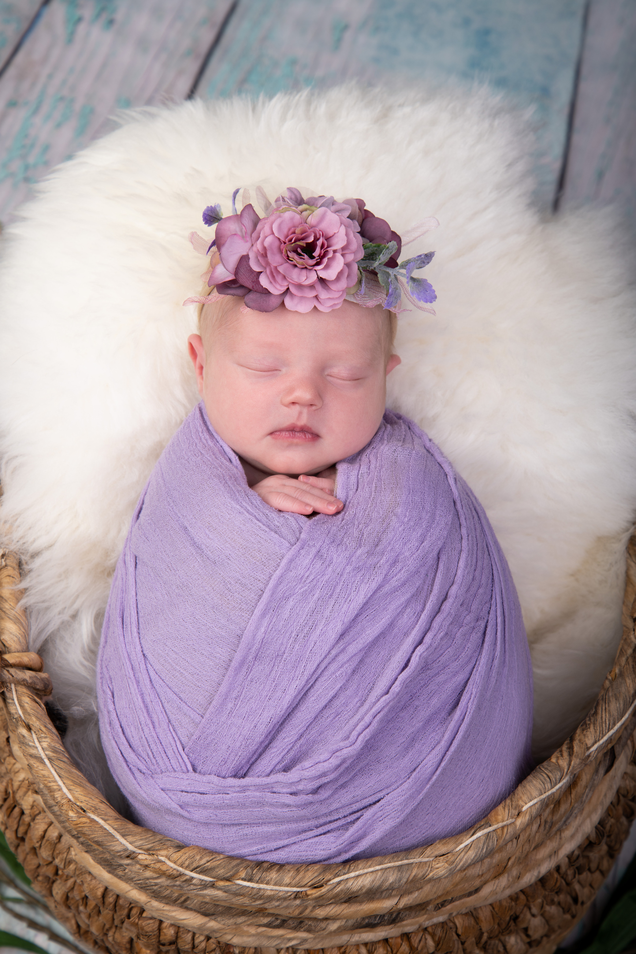 Newborn photoshoot baby girl 9 days. Newborn photographer Sacramento