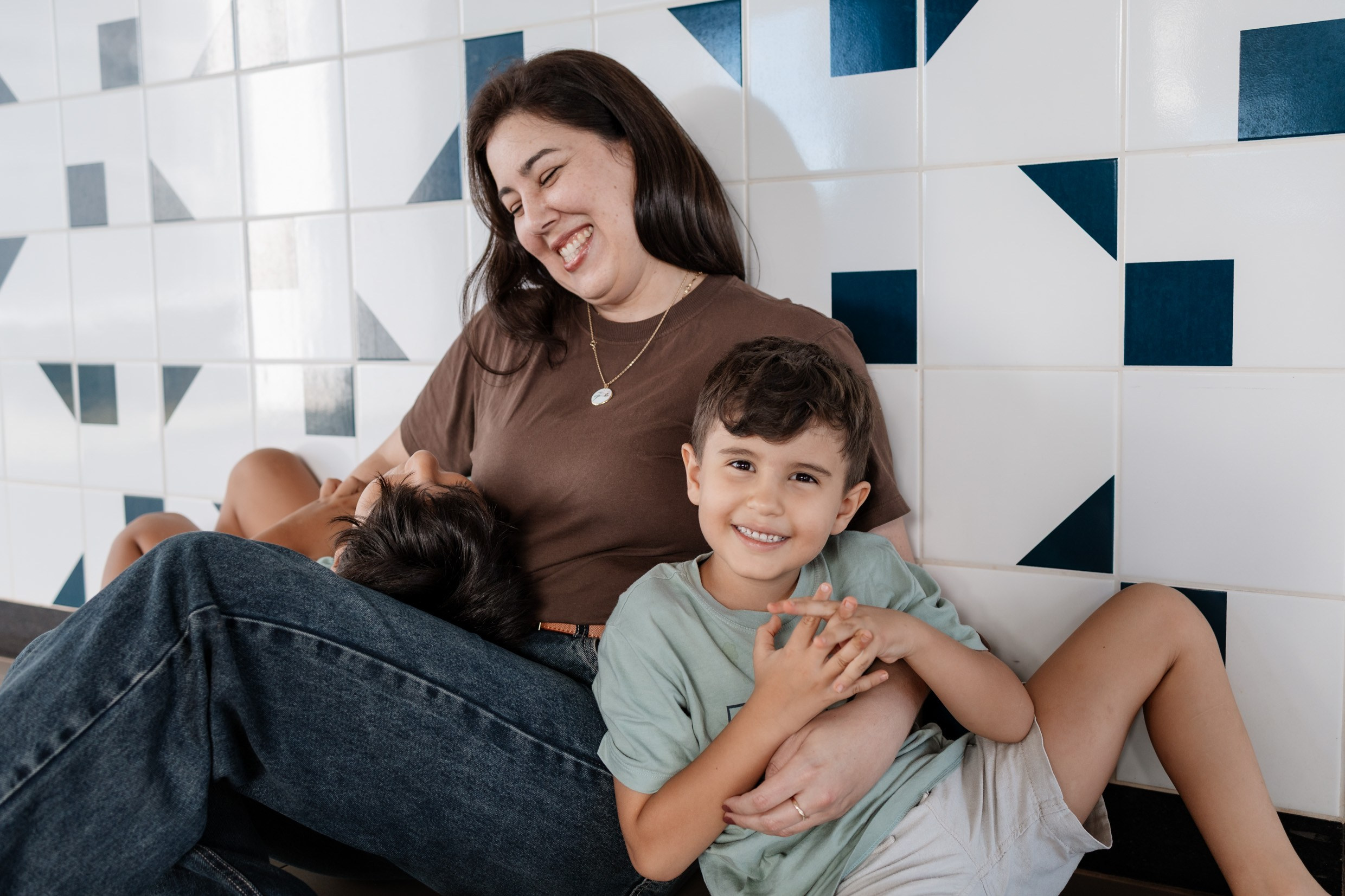 Ensaio mãe e filhos em Brasília • Asa Norte | Fotografia de Família. Fotógrafa em Brasília e Recife | Ensaios de família, gestante e festas infantis — Ize Fotografia