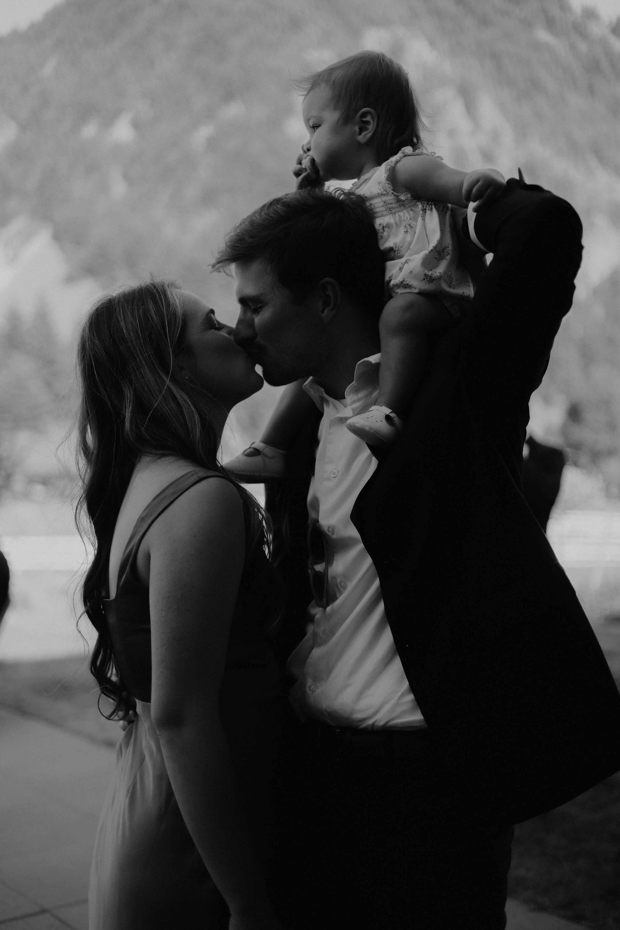 Wedding Shelby & Riley | Columbia River Gorge, WA | Georgy Shishkin Photography Photography. Portland Wedding Photographer | Authentic PNW Love Stories