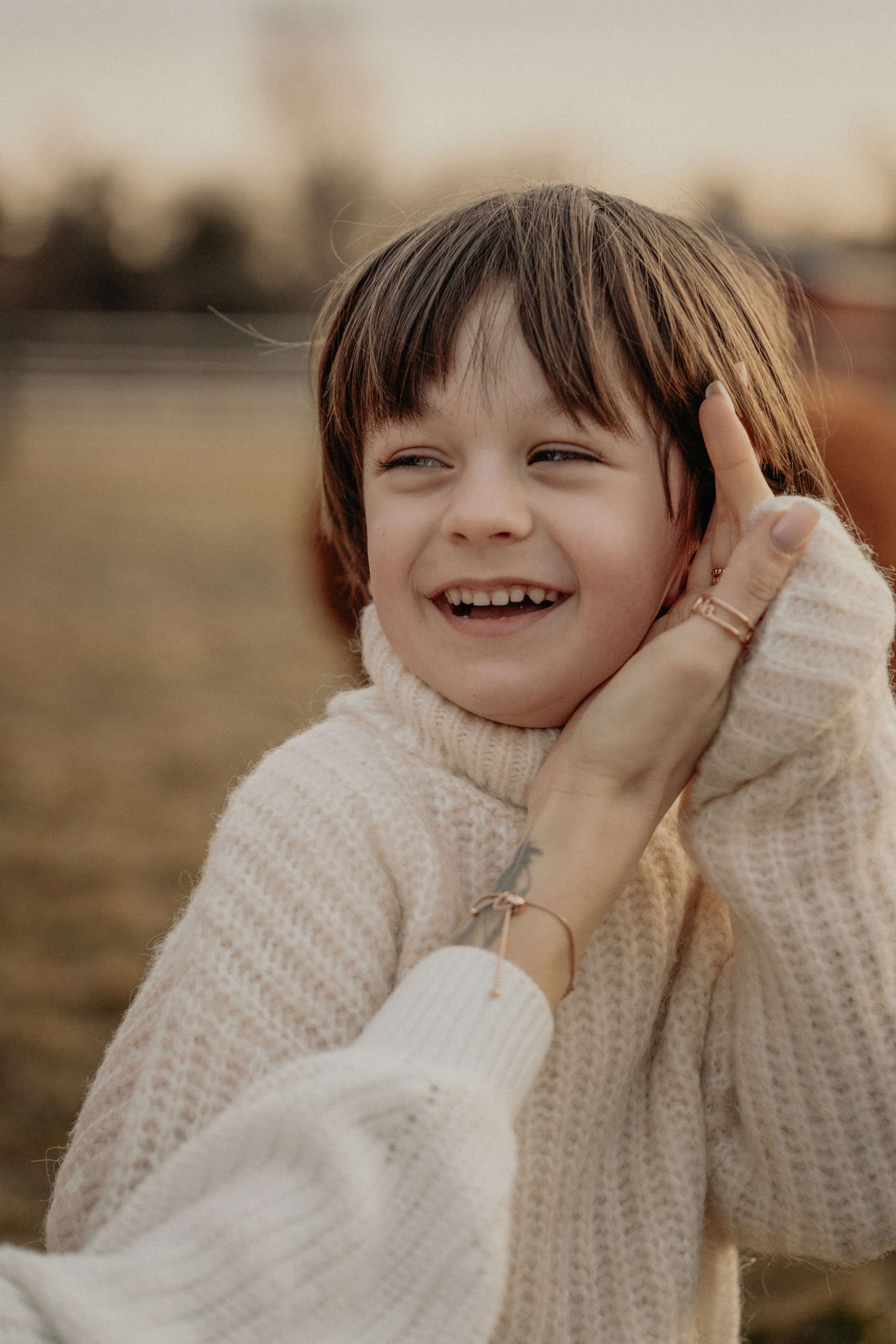 Unique Family Photography at an Alpaca Farm – Fun & Playful. Alisa Tant — Family and newborn photographer Bucks County, Montgomery county, Philadelphia, NJ