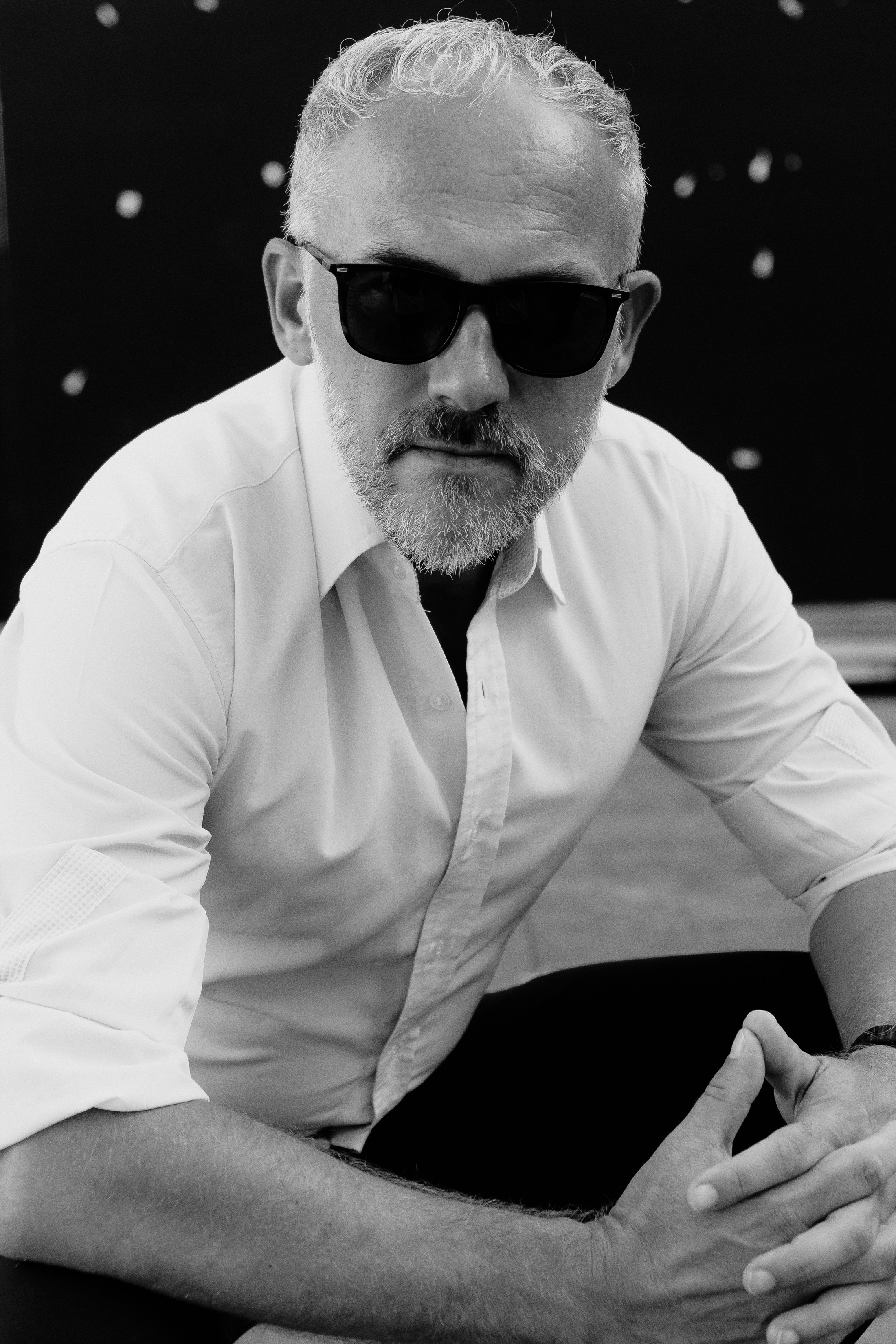 Портретная фотосессия музыканта Robert Skarsbakk в старом городе Аликанте для обложки альбома — Фотограф Андрей Луковников