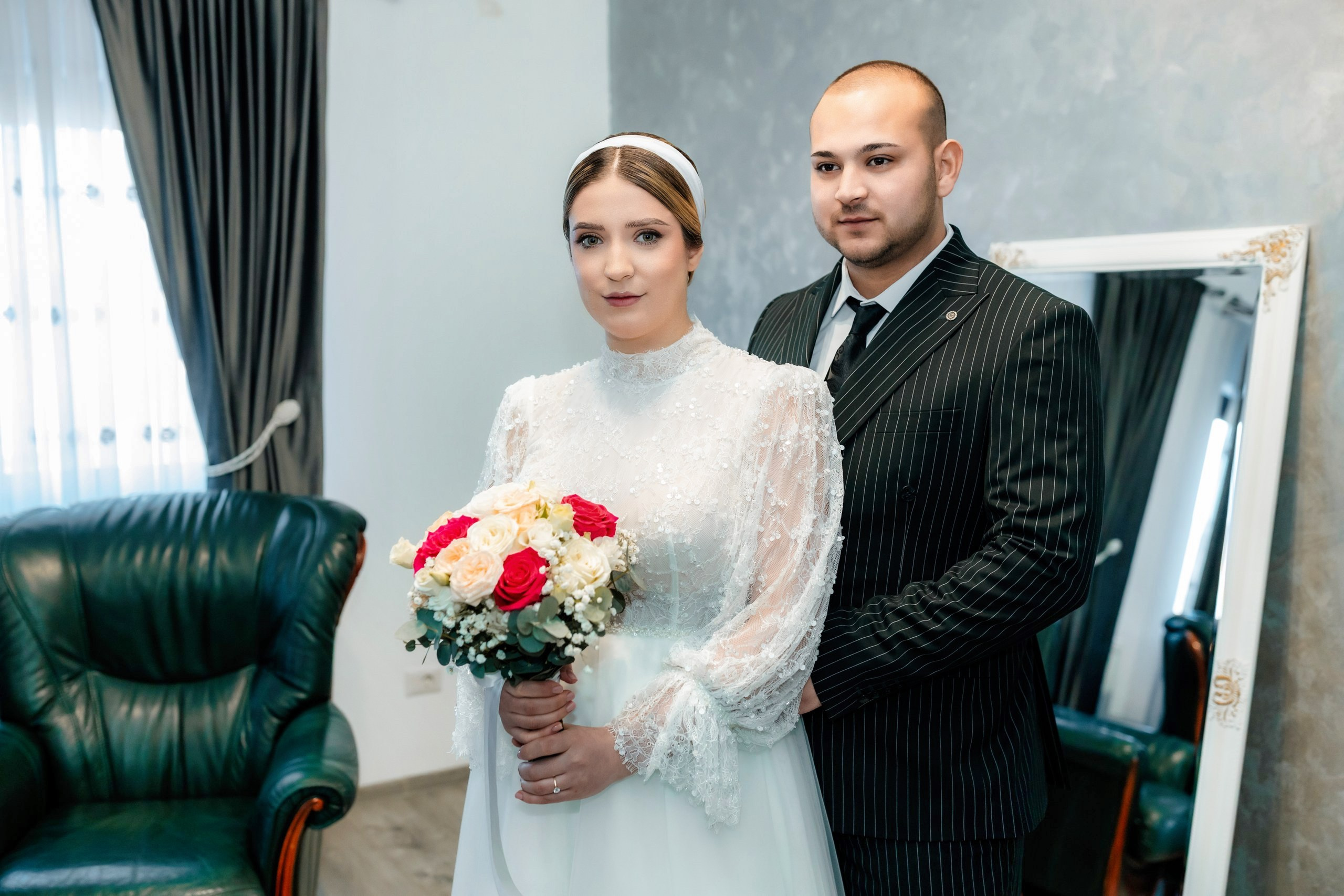 Fotograf nuntă Târgu Neamț – Samuel și Roxana, fotografie autentică realizată de AlinoFotoStudio 2. Fotograf nuntă Iași, Bacău, Suceava și Botoșani – Alin Chirilă surprinzând momente reale de nuntă 3. Fotografie de nuntă cu emoție și credință – AlinoFotoStudio, fotograf povestitor 4. Fotograf profesionist nuntă în Moldova – cadre naturale și pline de emoție 5. Alin Chirilă fotograf nuntă – poveste reală surprinsă prin fotografie 6. Fotograf nuntă cu stil documentar – momente autentice din ziua nunții Pregătiri mireasă acasă – fotografie naturală realizată de Alin Chirilă fotograf nuntă 8. Detalii din ziua nunții – fotograf nuntă Iași și Botoșani, AlinoFotoStudio 9. Emoții din dimineața nunții – fotograf profesionist Moldova 10. Cadre autentice din pregătiri – fotograf nuntă Suceava și Bacău Ceremonie religioasă nuntă – moment emoționant surprins de fotograf Alin Chirilă 12. Nuntă cu valori creștine – fotografie din biserică realizată cu discreție 13. Rugăciune și emoție în ziua nunții – fotograf nuntă Târgu Neamț 14. Legământ în fața lui Dumnezeu – fotografie de nuntă autentică 15. Fotograf nuntă biserică – momente sincere și pline de semnificație Petrecere de nuntă – cadre naturale realizate de AlinoFotoStudio 17. Bucurie și dans la nuntă – fotograf nuntă Iași și împrejurimi 18. Momente autentice de la restaurant – fotograf nuntă Bacău Suceava 19. Atmosferă de nuntă surprinsă discret – Alin Chirilă fotograf -AlinoFotoStudio – fotograf nuntă cu abordare naturală și emoțională 21. Alin Chirilă fotograf – povestitor prin fotografie de nuntă 22. Fotograf nuntă în Moldova – stil documentar și autentic 23. Fotografie de nuntă sinceră și elegantă – AlinoFotoStudio- Fotograf nuntă Iași Bacău Suceava Botoșani – Alin Chirilă AlinoFotoStudio 26. Fotograf nuntă Târgu Neamț și Moldova – fotografie profesională de eveniment 27. Fotograf nuntă cu valori creștine și stil documentar – AlinoFotoStudio - Alin Chirilă – AlinoFotoStudio Fotograf nuntă Iași • Bacău • Suceava • Botoșani - Samuel & Roxana, Târgu Neamț -Momente reale, trăite sincer și păstrate pentru totdeauna.