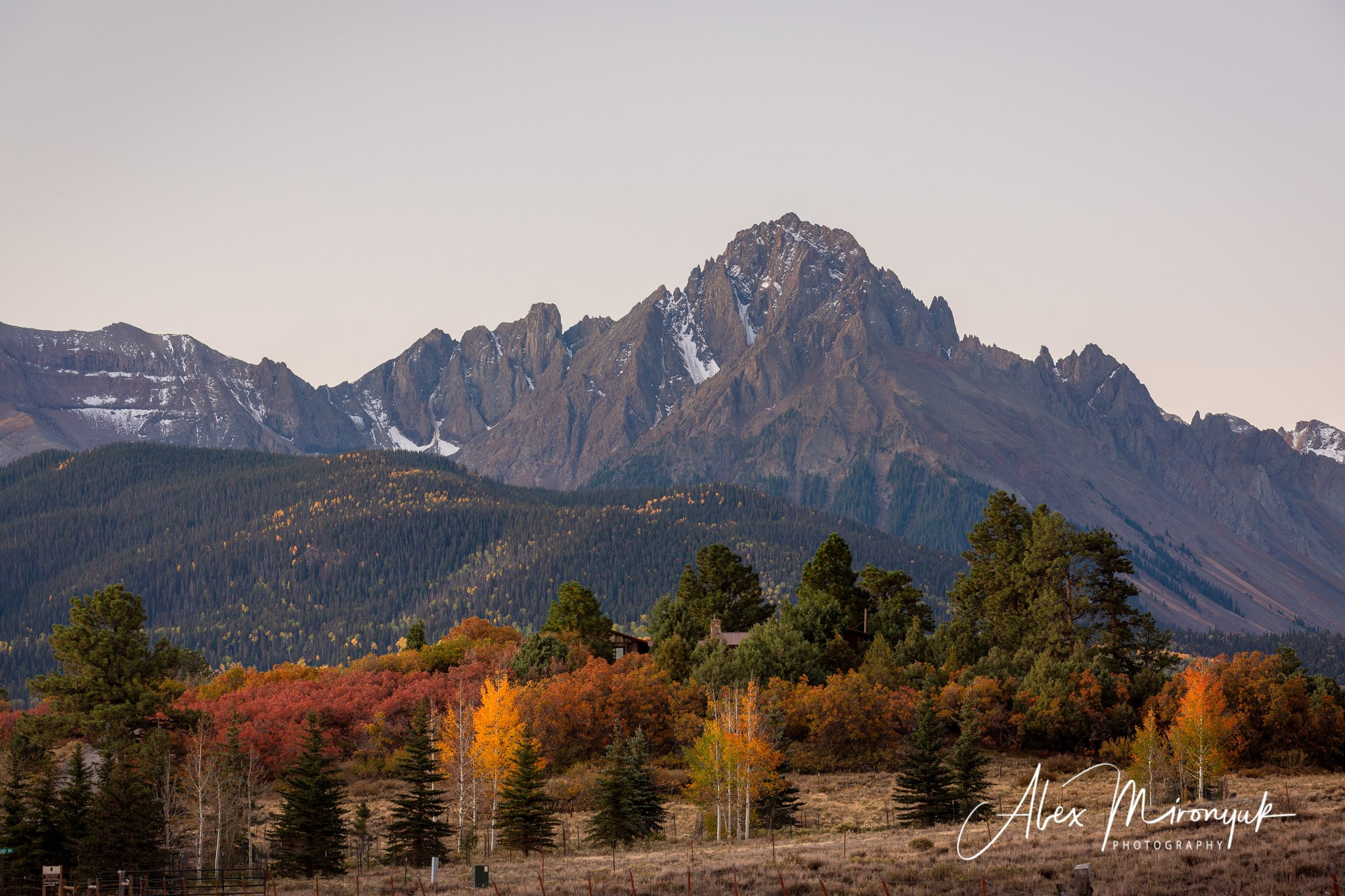 Fall Colors Of Colorado. Pet, Senior, Landscape, portrait studio, photographer in Miami and Sou