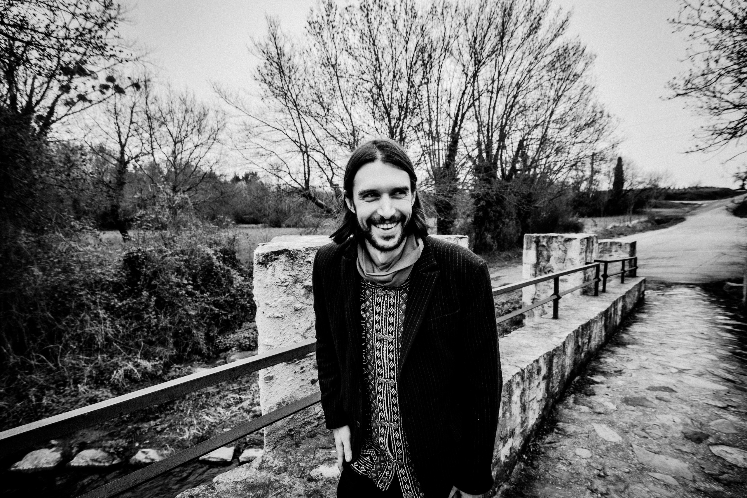 Photos d’artiste Alexis Paul. Photographe professionnelle à Poitiers, Tours et Châtellerault | Studio photo entre Poitiers et Tours – portraits, familles, entreprises, ma