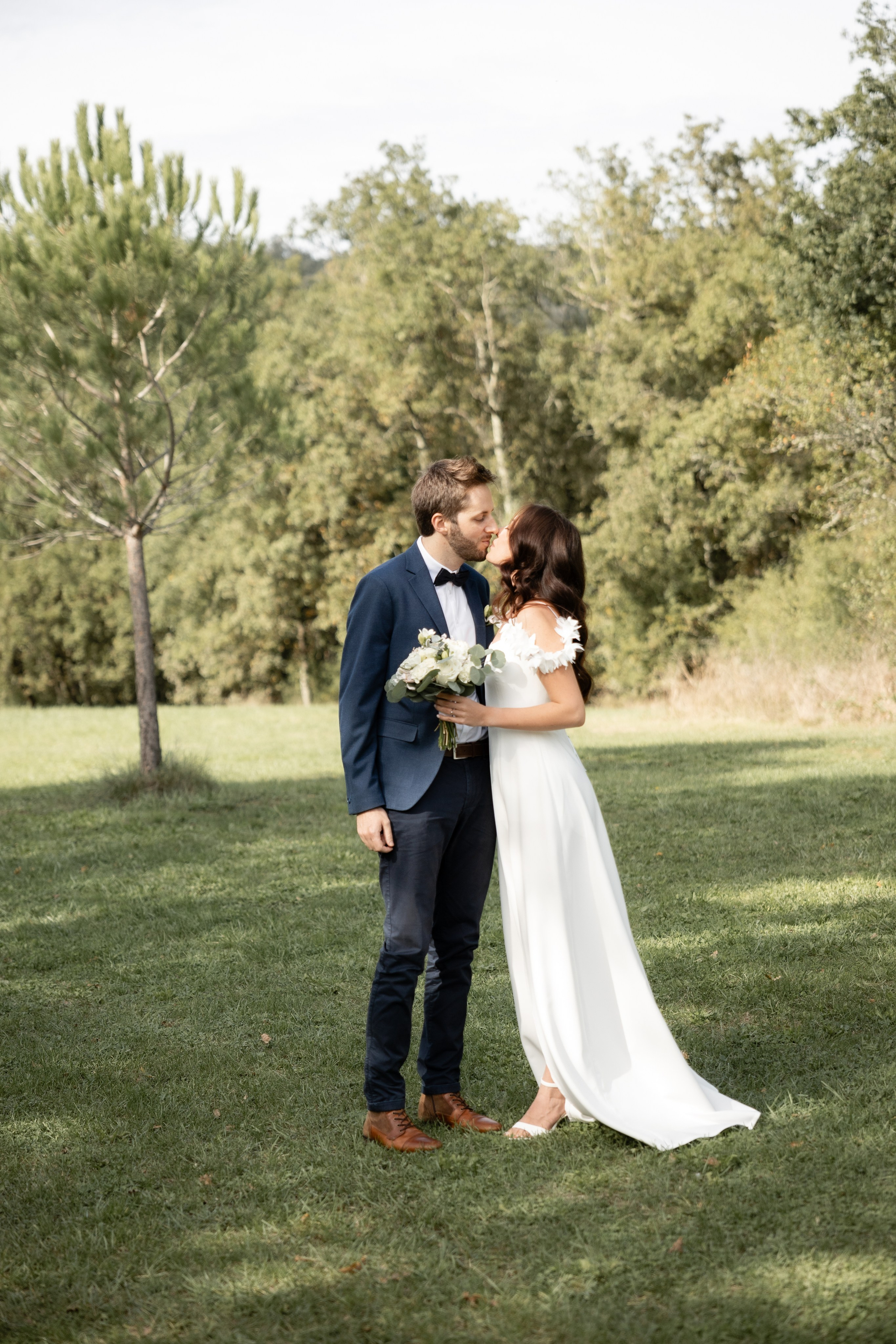 French Chateau Wedding. Elopement at Château de Cénevières. Eugénie Smirnova — your photographer in Toulouse and southwest France