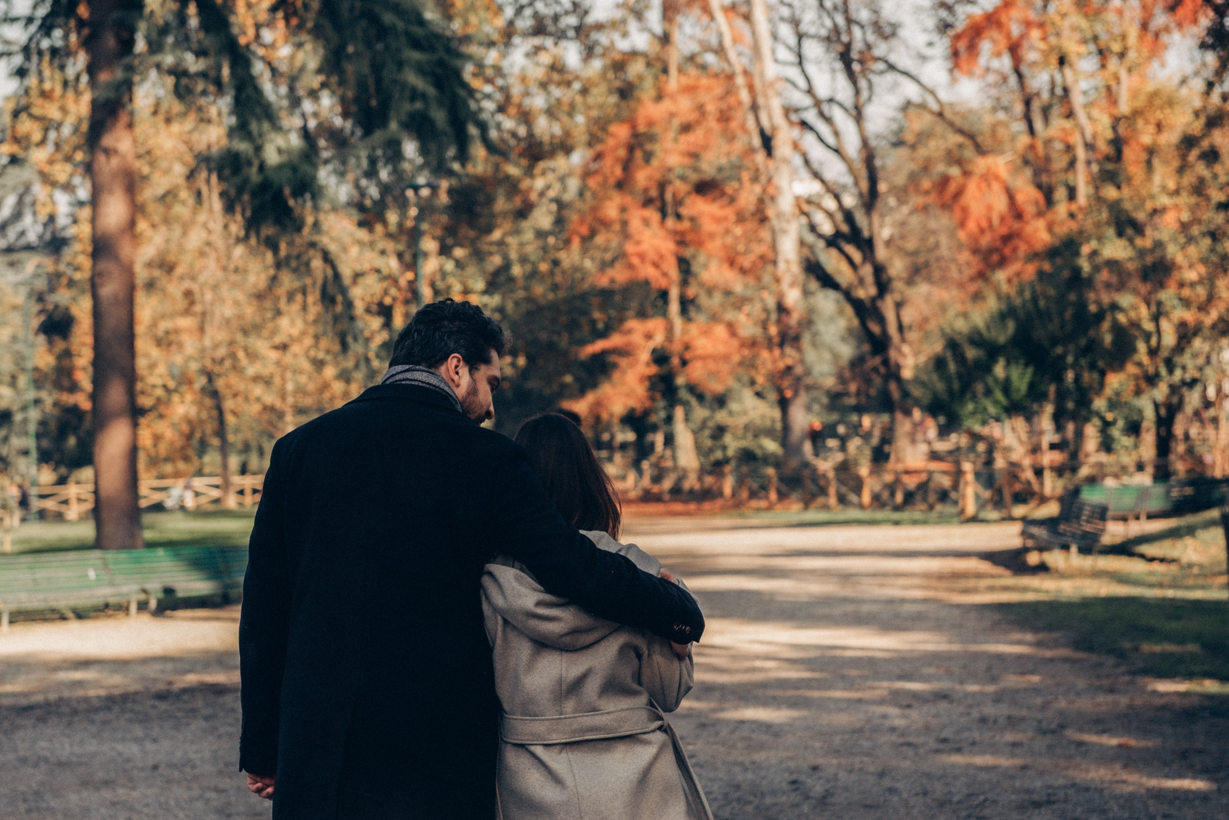 Golden autumn in Milan. Lovestory shoot. Anastasiia Buchinskaia Photographer in Milan