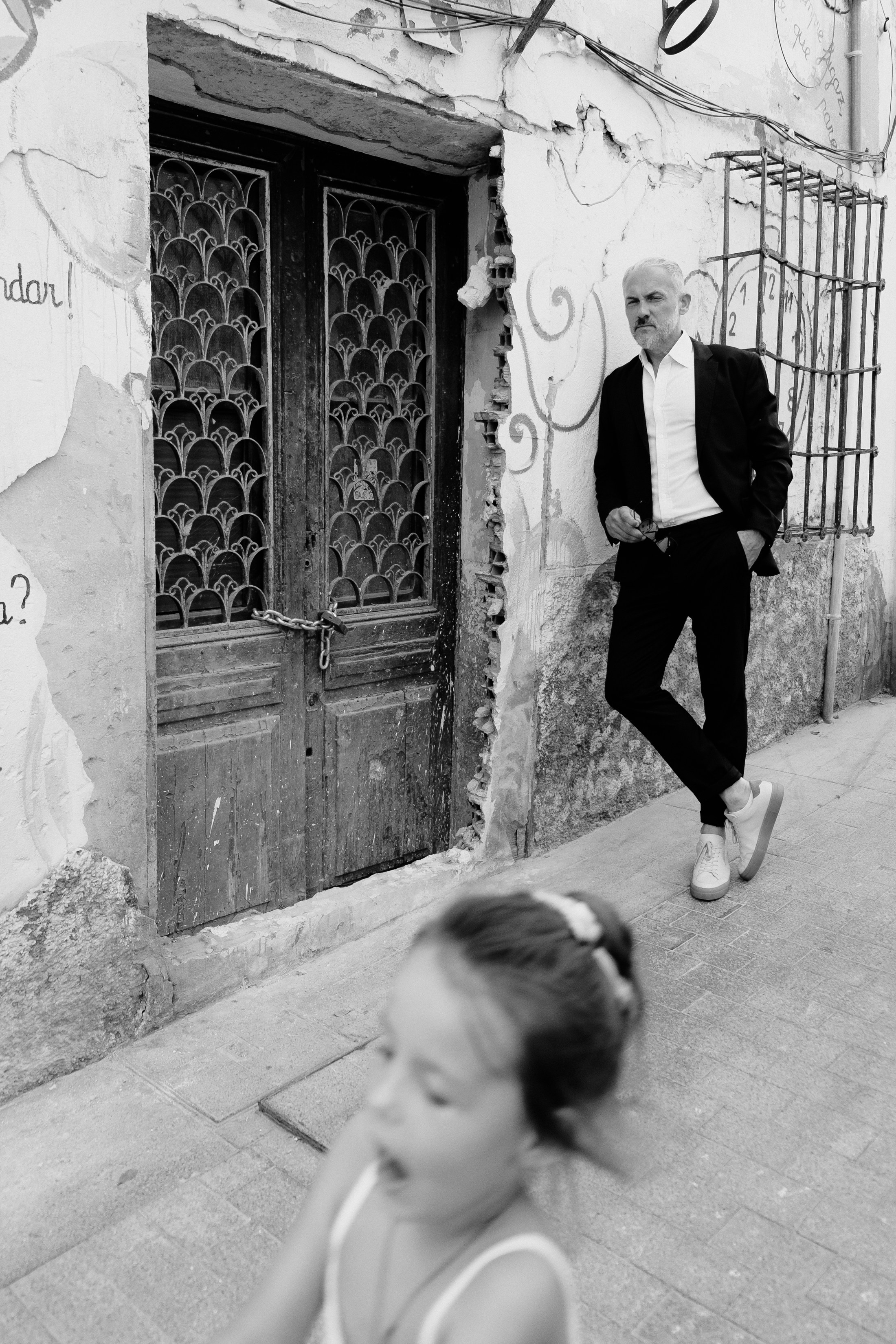 Портретная фотосессия музыканта Robert Skarsbakk в старом городе Аликанте для обложки альбома — Фотограф Андрей Луковников