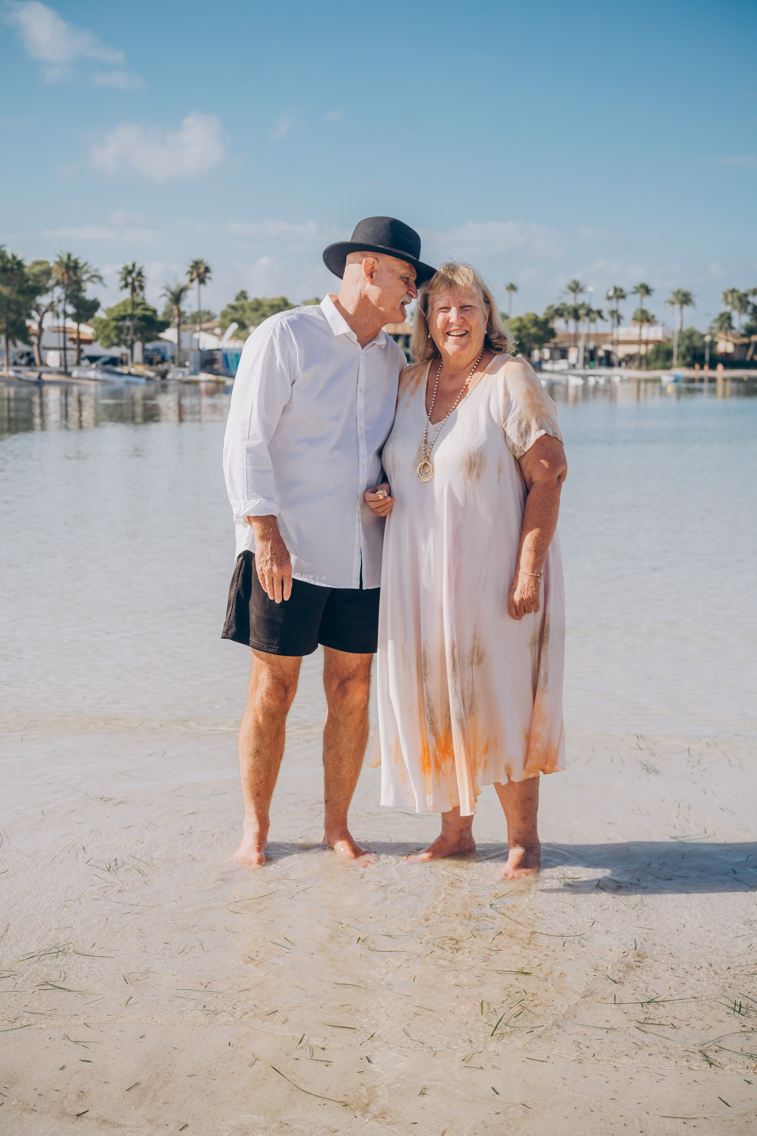 Your time together is invaluable. Morning on the beach. Photographer in Mallorca