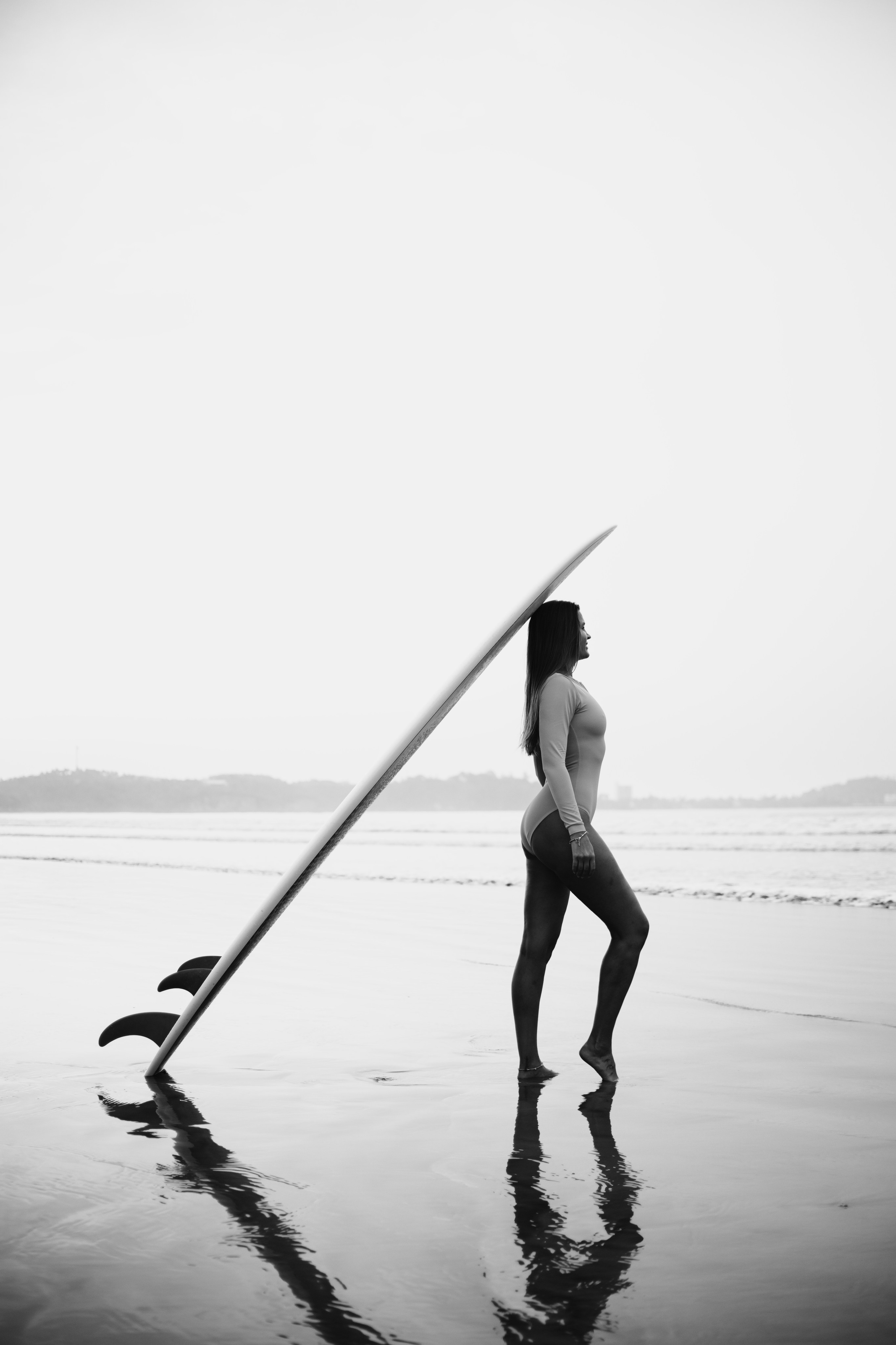 Photoshoot with a surfboard | BW