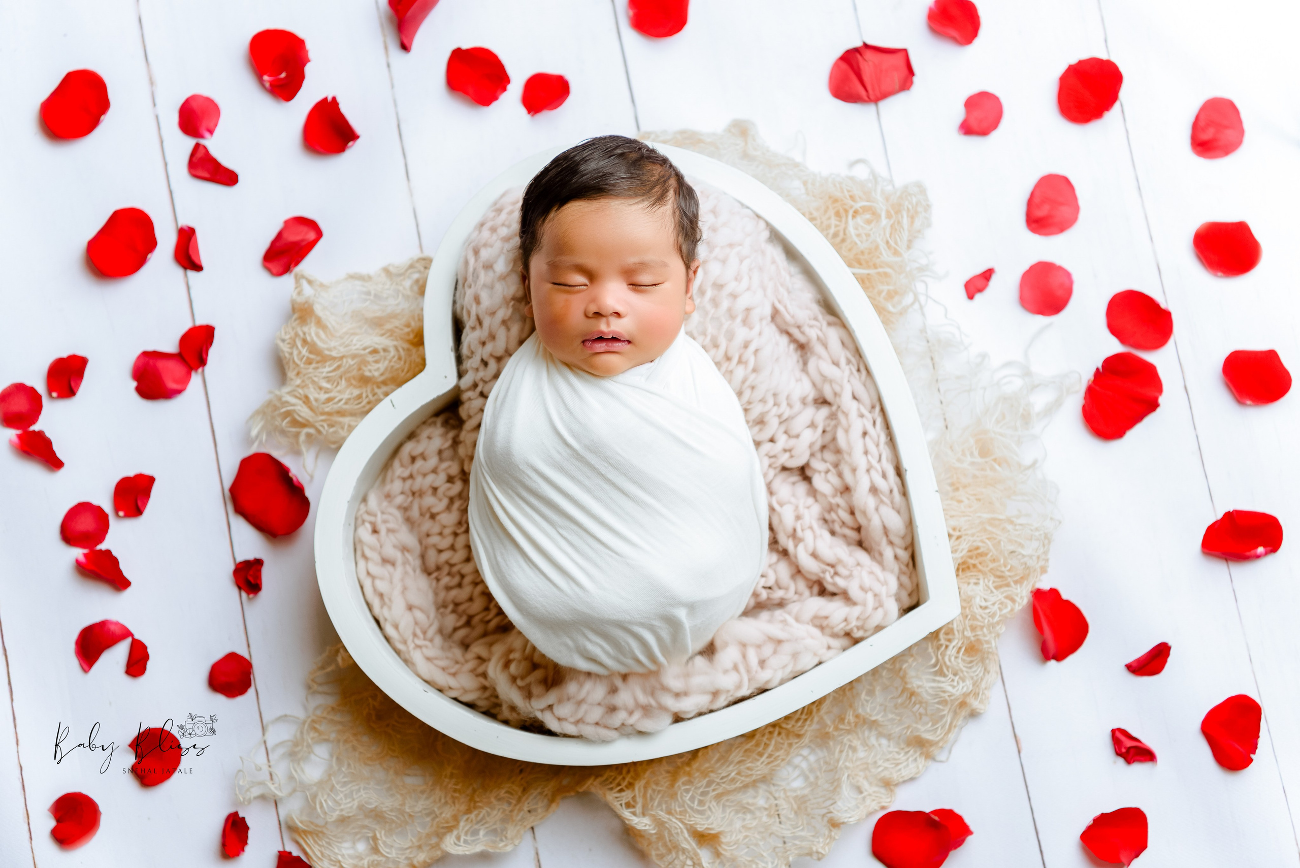 Best newborn photography in Doha Qatar