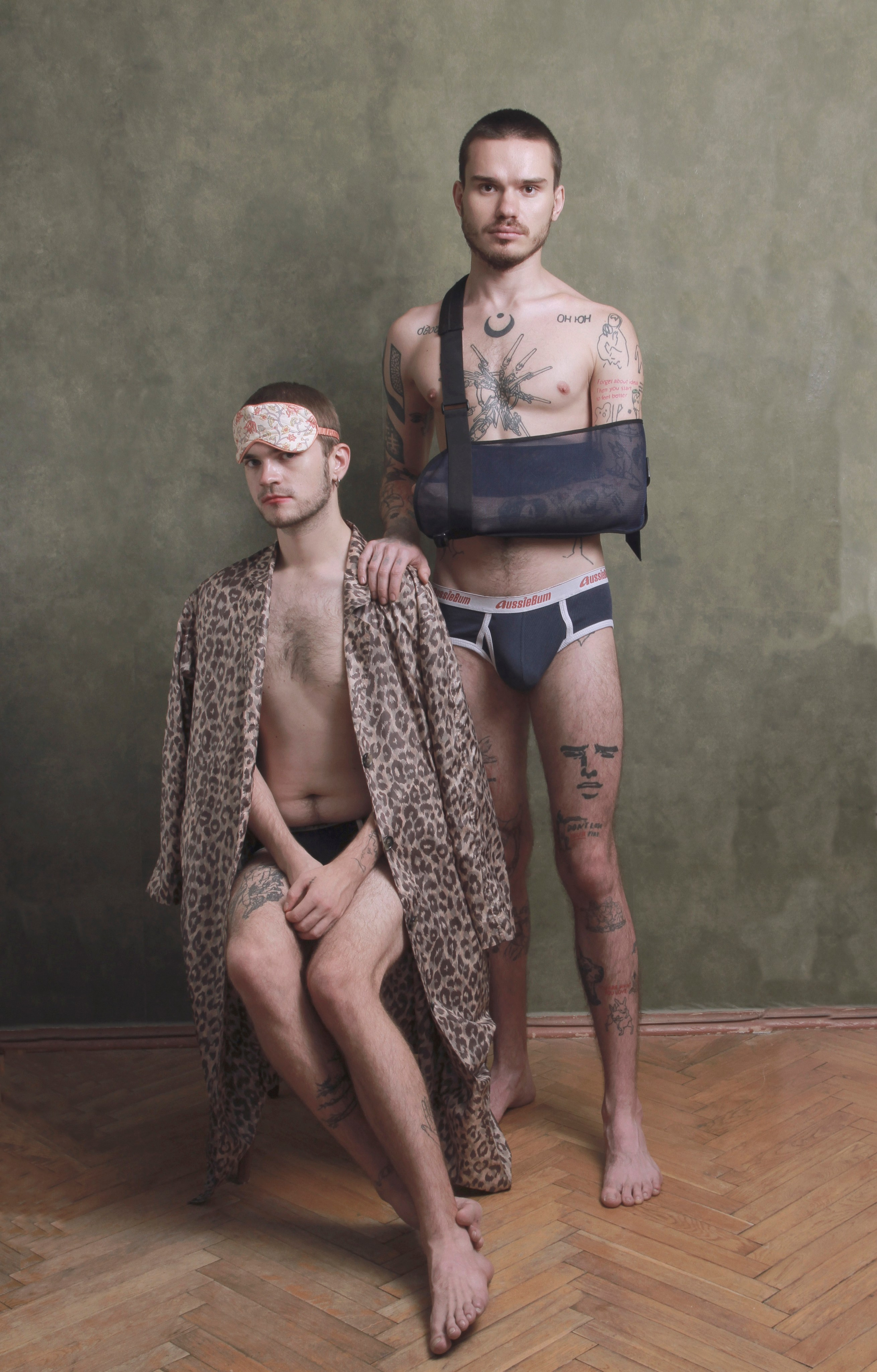 A man. A hidden man. Leni Smoragdova | Transaction Art Universe | Conceptual Art