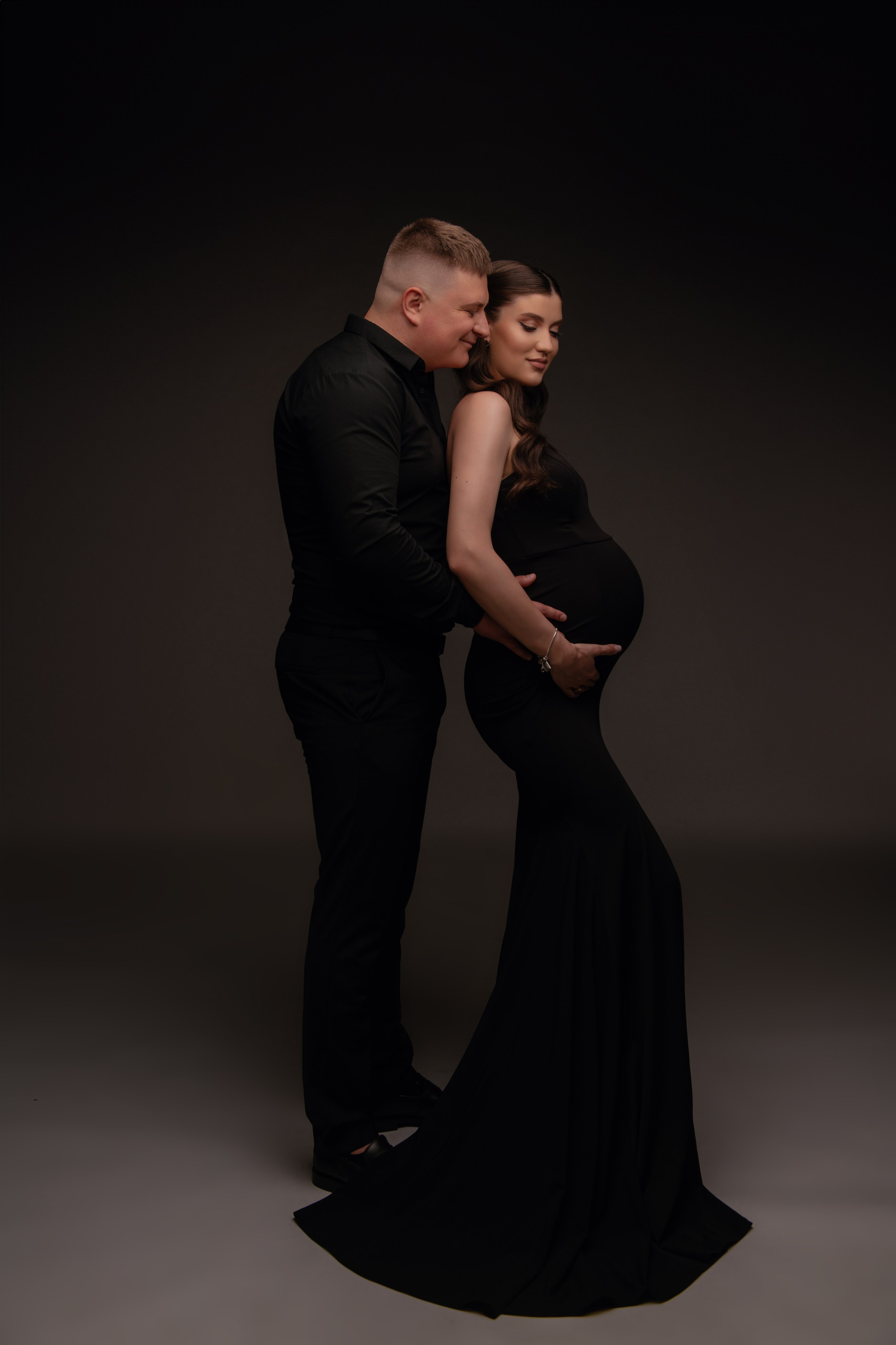 Diana & Stepan. Maternity photoshoot. Professional photographer in Prague Anastasia Haritonova