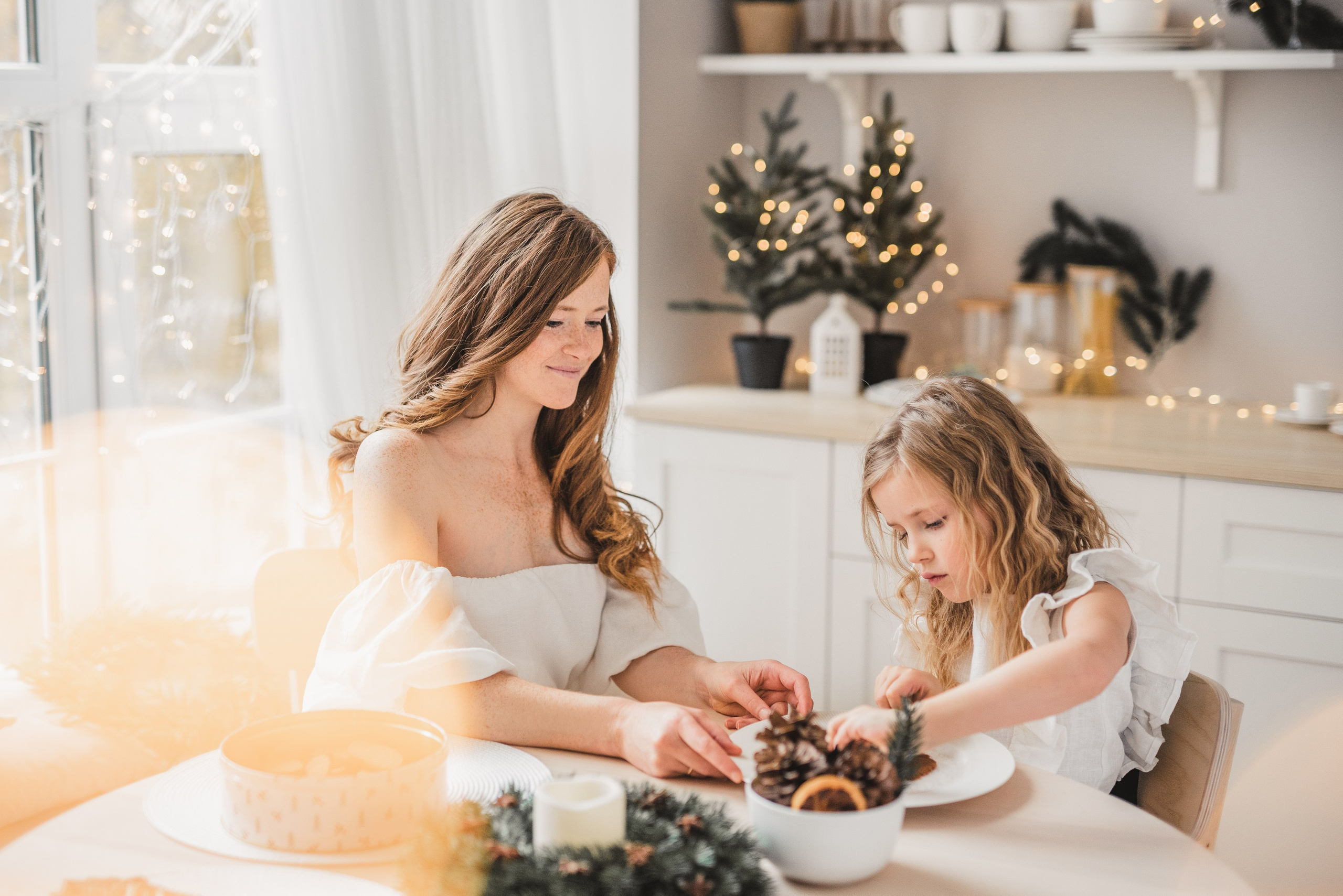 Fotostudijas Ziemassvētku Dekors – Maģiska svētku fotosesijas atmosfēra Rīgā. Fotostudija VEF Rīga
