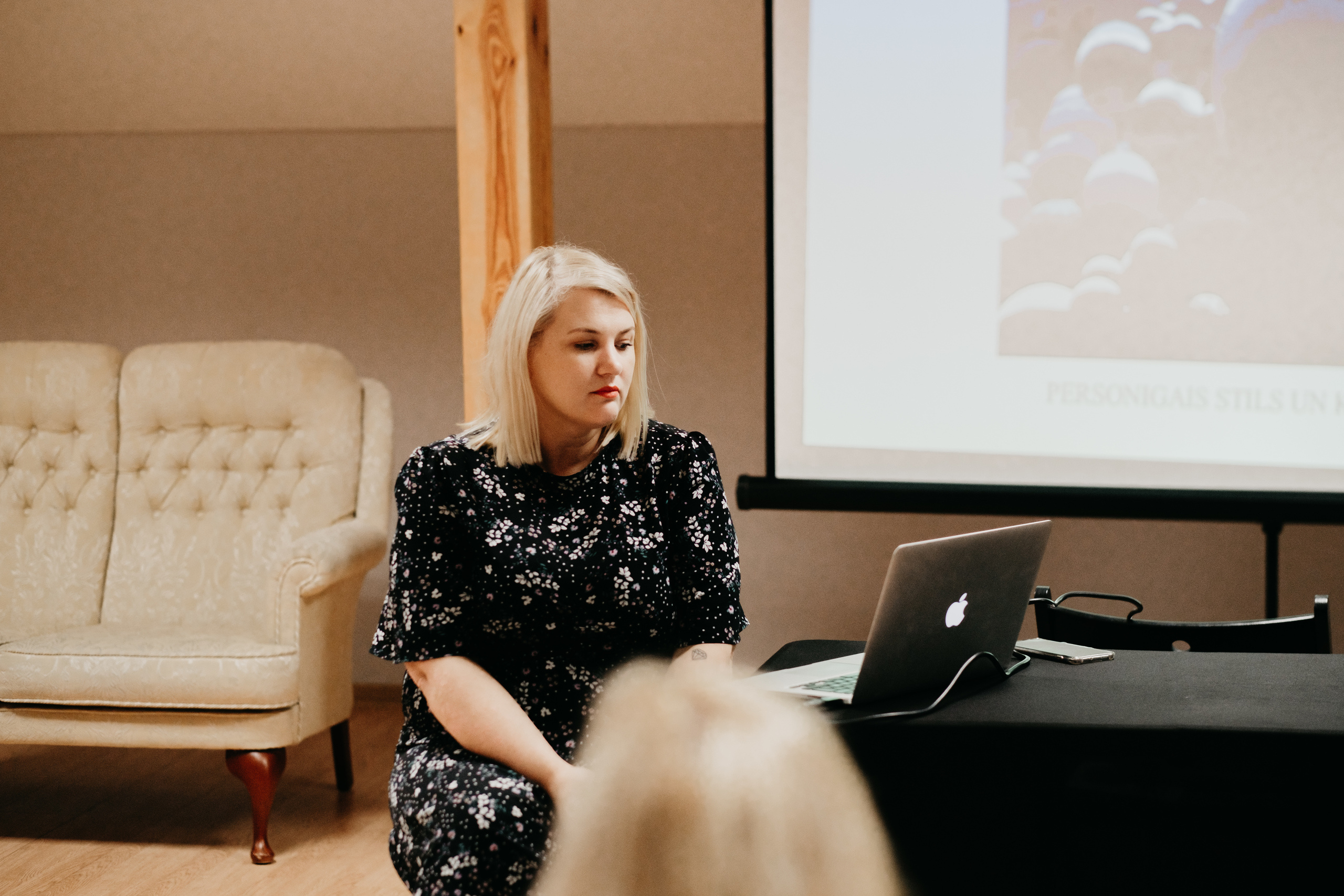 Personīgā stila restarts / Indra Salceviča @ MAZĀ LAPSA - Svētku un rotaļu telpa. Kāzu × Ģimenes notikumu fotografs Edgars Kalniņš
