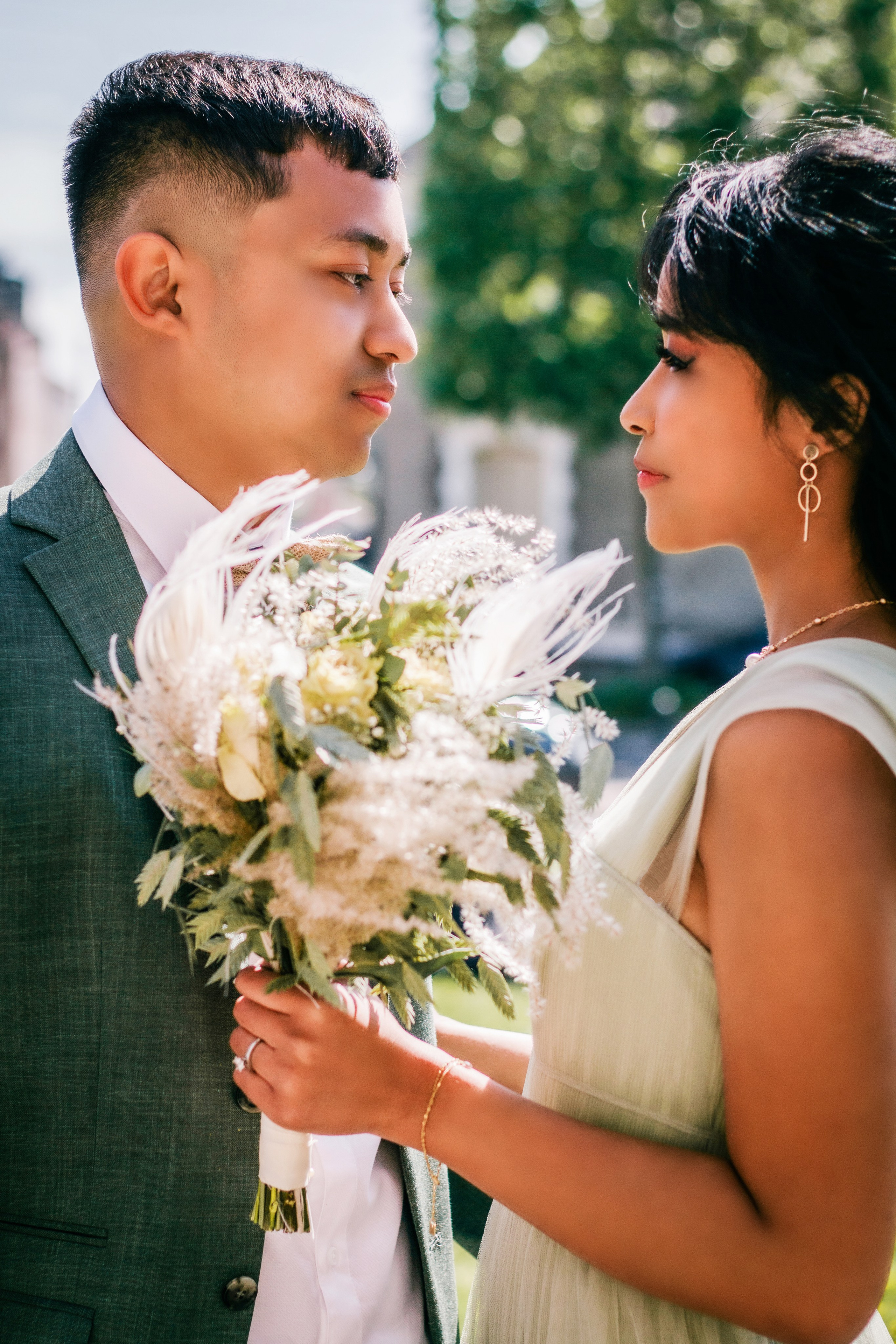 Mariage de Ny & Hasina vue la Loire. Photographe professionnelle à Poitiers, Tours et Châtellerault | Studio photo entre Poitiers et Tours – portraits, familles, entreprises, ma