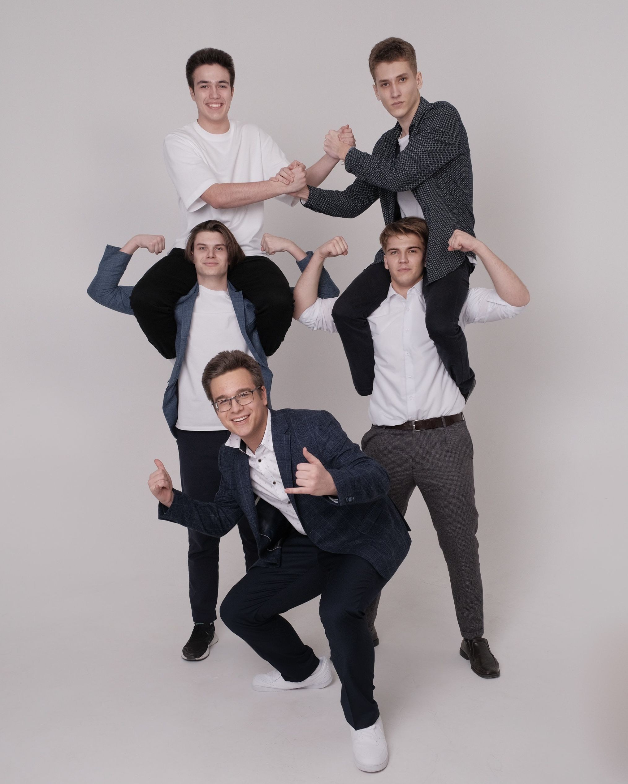 poze grup liceu Moldovaгрупповое фото лицей Молдоваfoto clasă Chișinăuфото класса Кишиневpoze colegi absolvireвыпускной класс фотоalbum grup școlar Moldovaгрупповой альбом Молдоваpoze promoție liceu