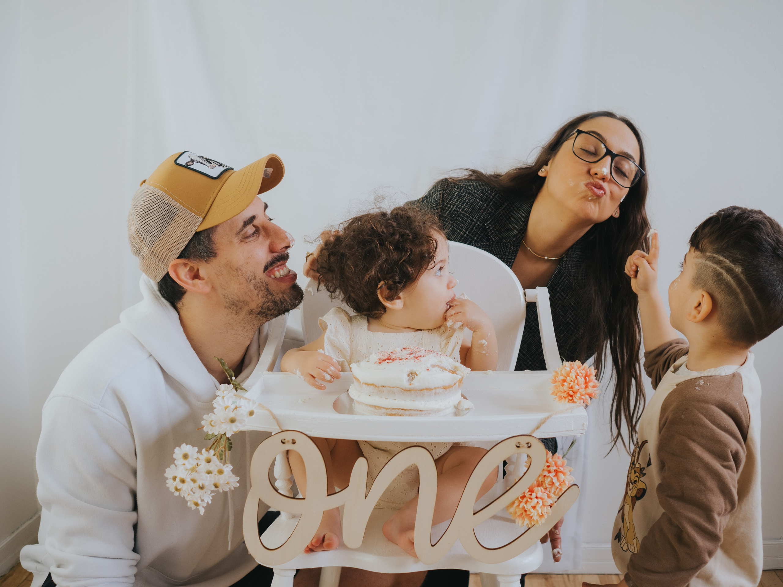Cake Smash. Mimosa Studios — Motherhood & Family Photographer in Montreal
