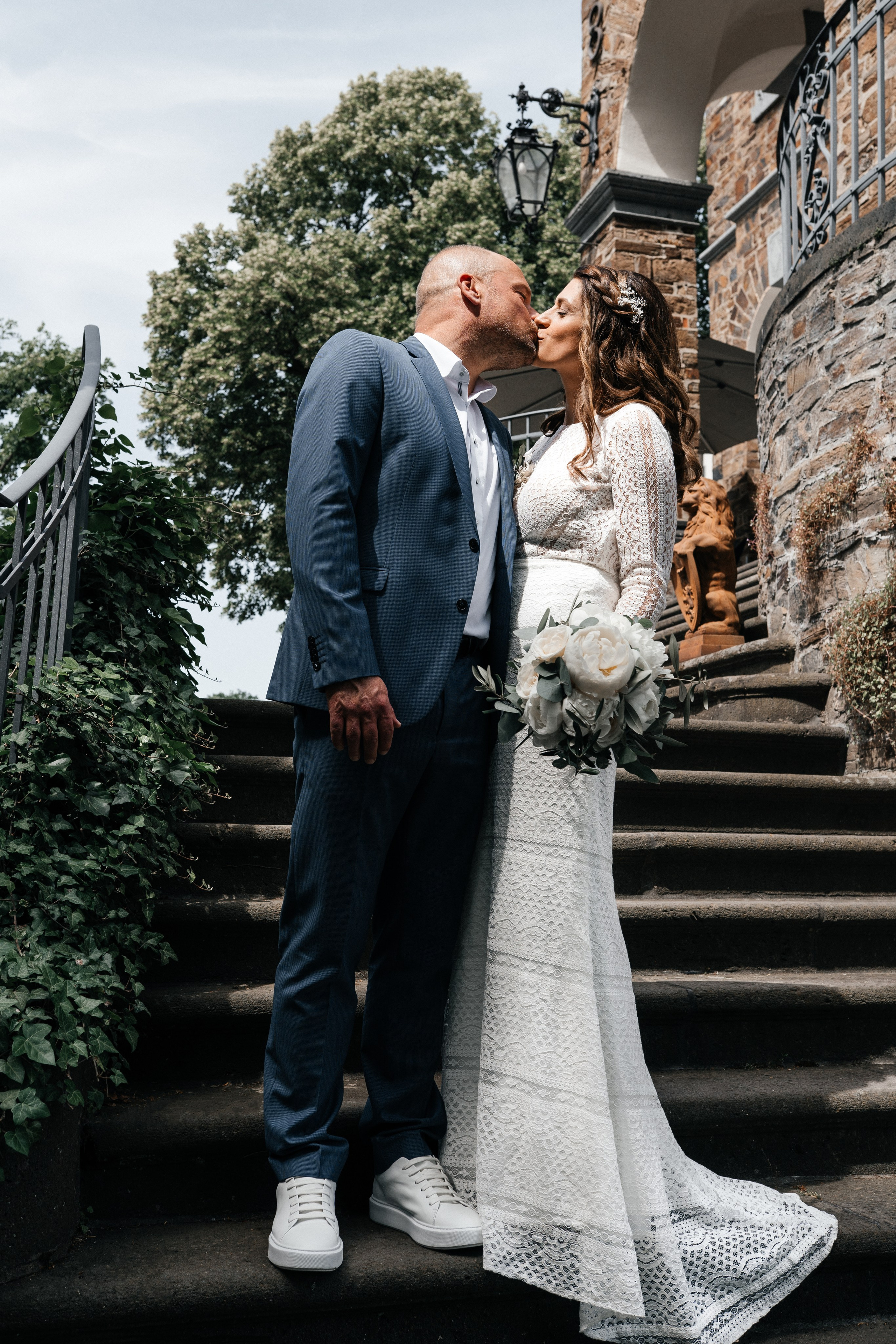 Brautkuss: Der erste zärtliche Kuss nach der Trauung