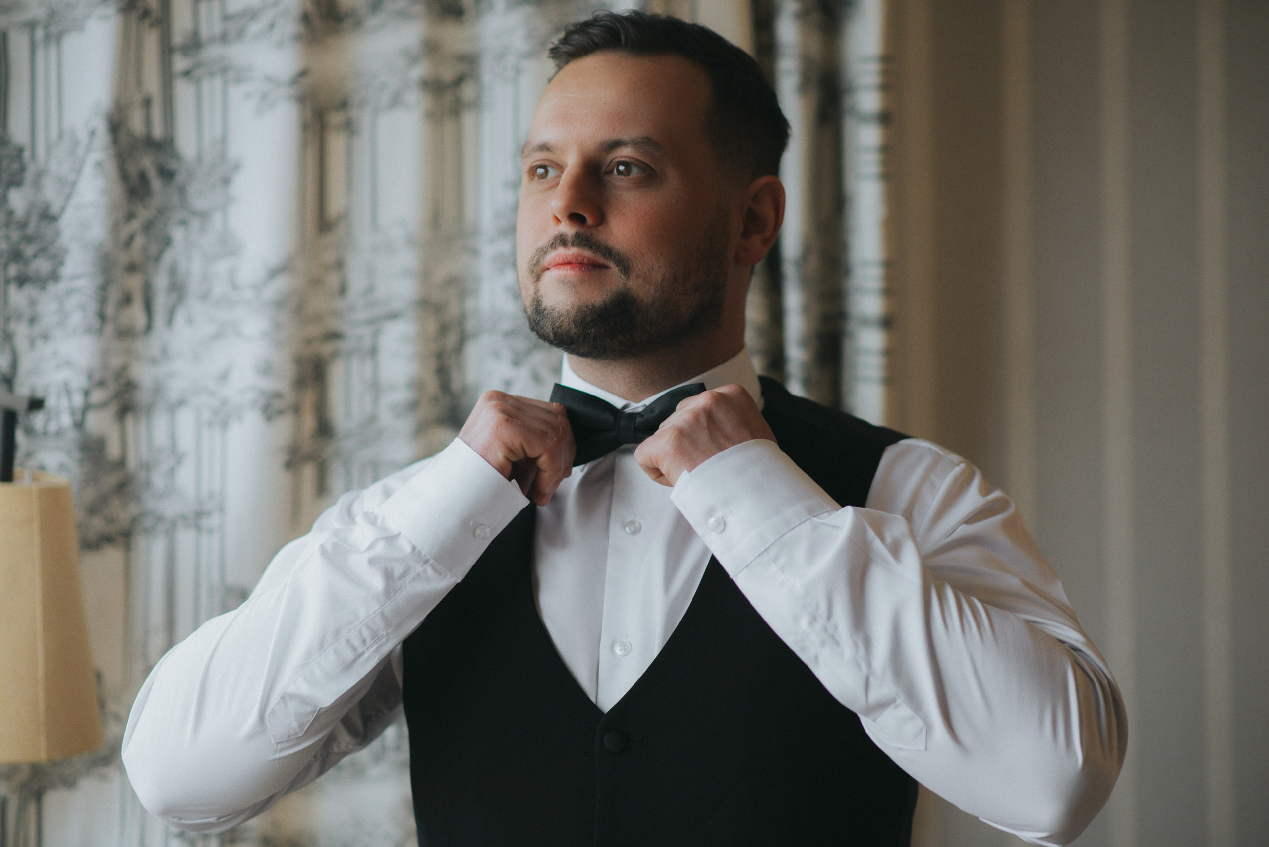 Vestuvių fotosesija, pasiruošimas, Vestuvių pasiruošimo fotografavimas. Vestuvių fotografas Vilnius Trakai kaina vestuvių fotografavimas fotografė personal.lt photogrpahy kainos jaunoji jaunikis nuotaka santuoka vestuvės, profesionali natūrali meninė reportažinė klasikinė fotosesija