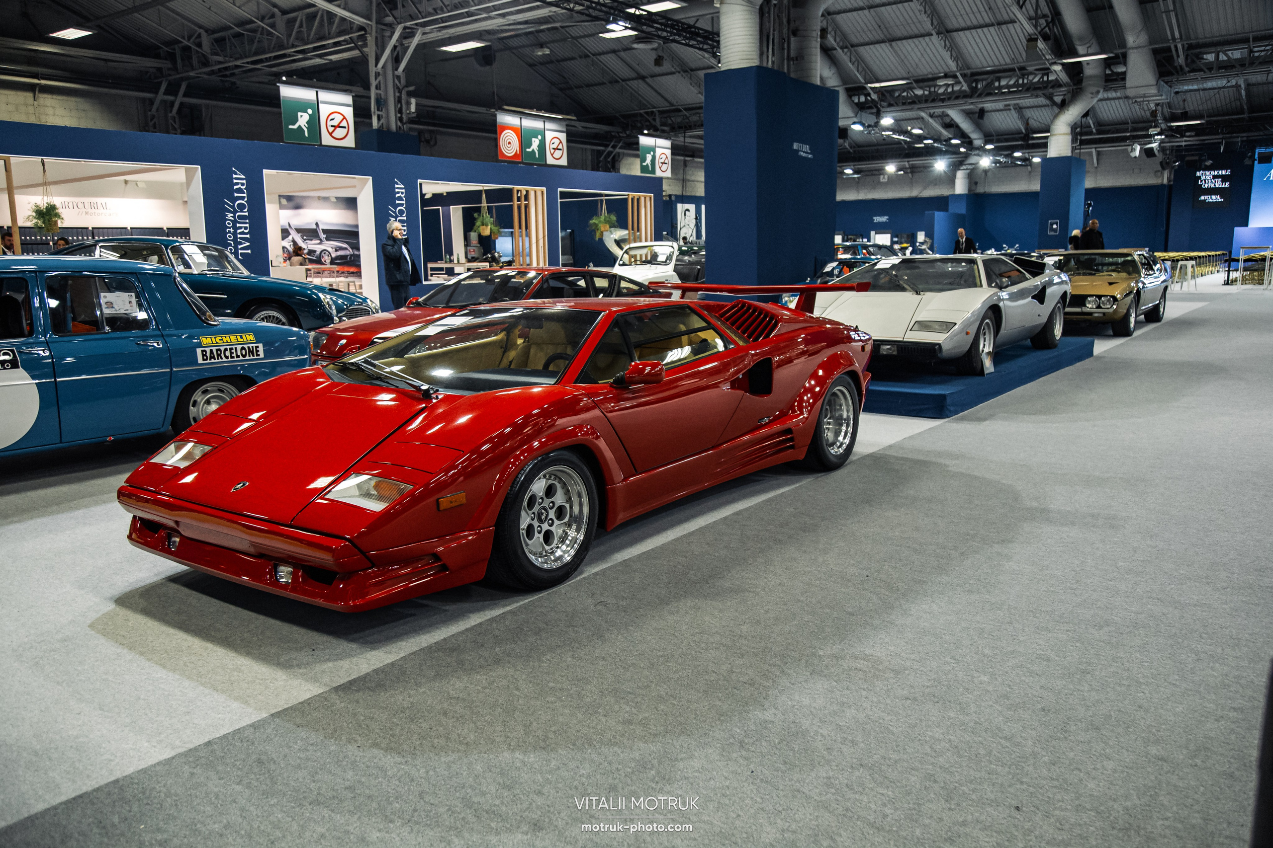 Retromobile 2023. Photographe de voitures à Paris — Vitalii Motruk