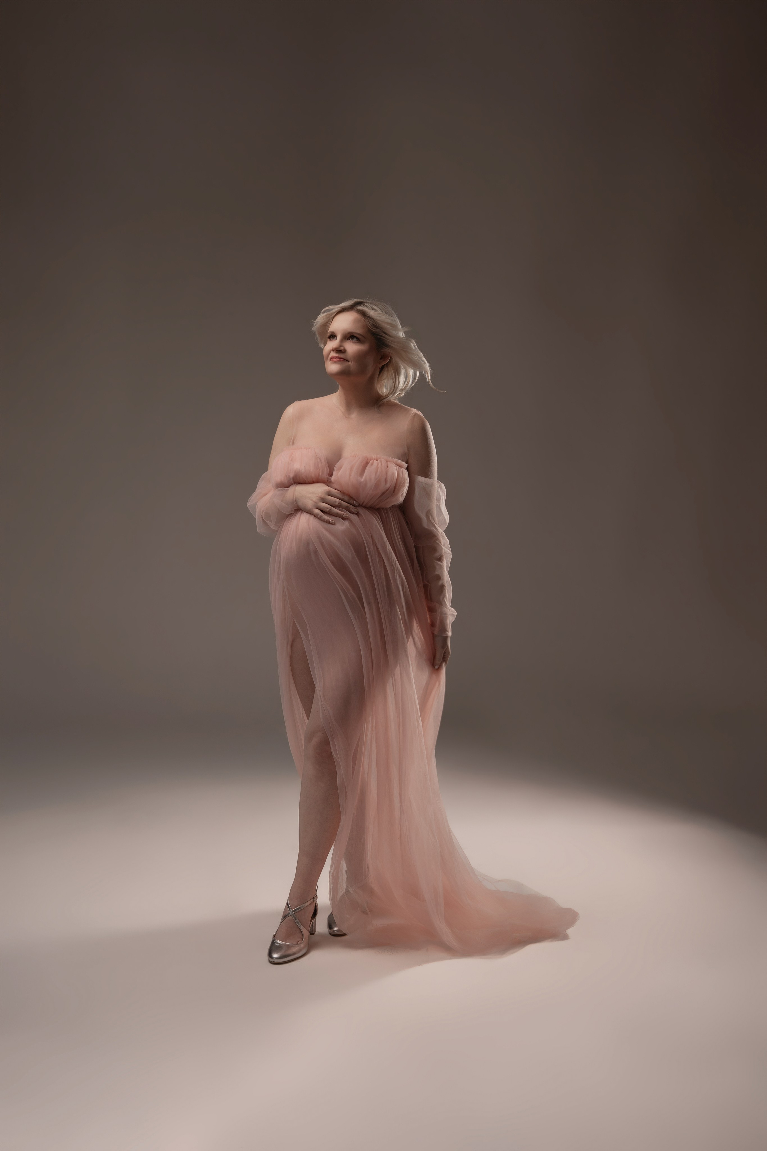 Naturalna, wyjątkowa, delikatna sesja ciążowa w Łodzi. Fotograf Łódź - sesja ciążowa, noworodkowa, dziecięca. Studio w Łodzi