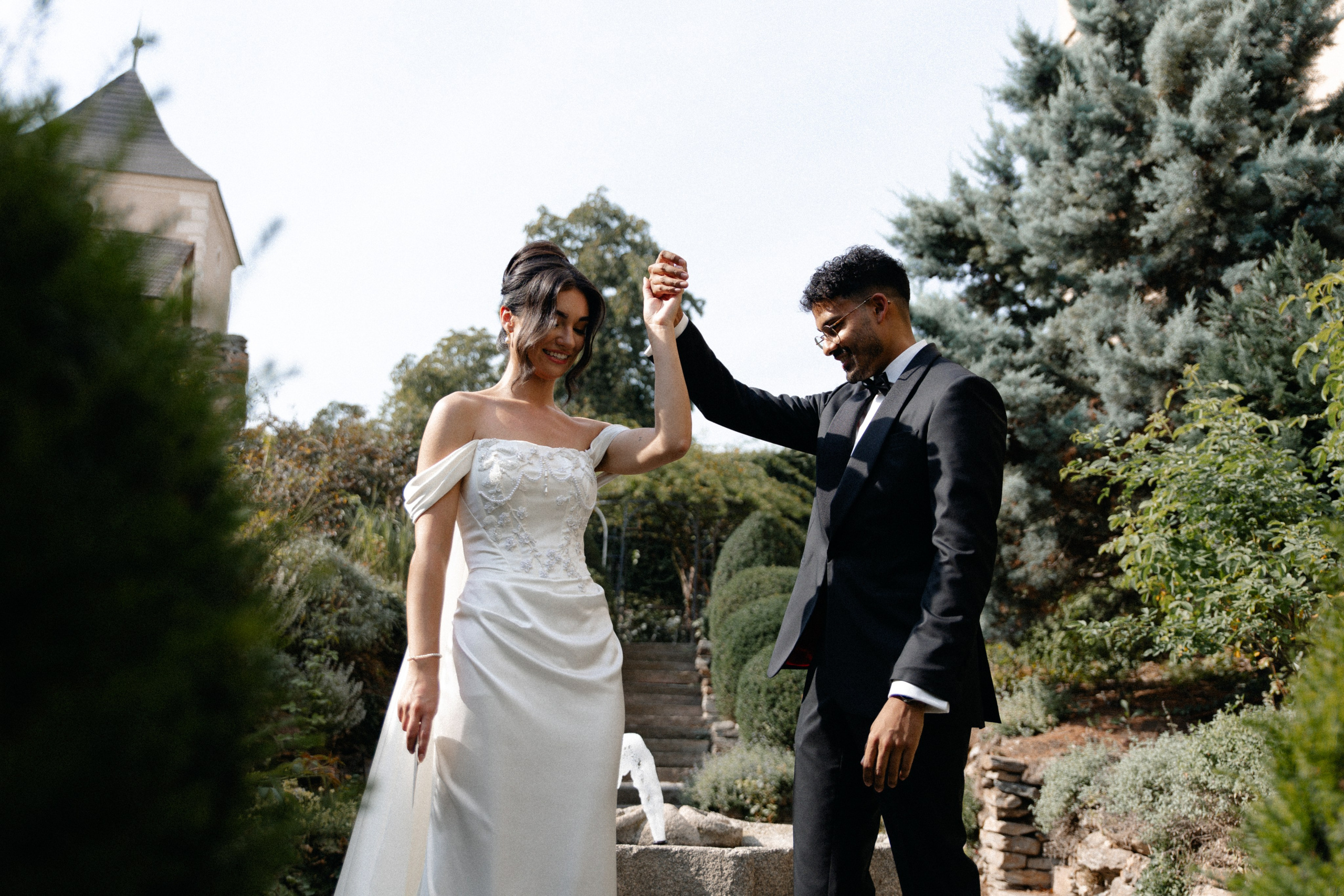 Elegant Castle Wedding in Austria | Alwin & Ruth’s Fairytale Celebration. Wedding photographer and videographer based in Timisoara, Romania