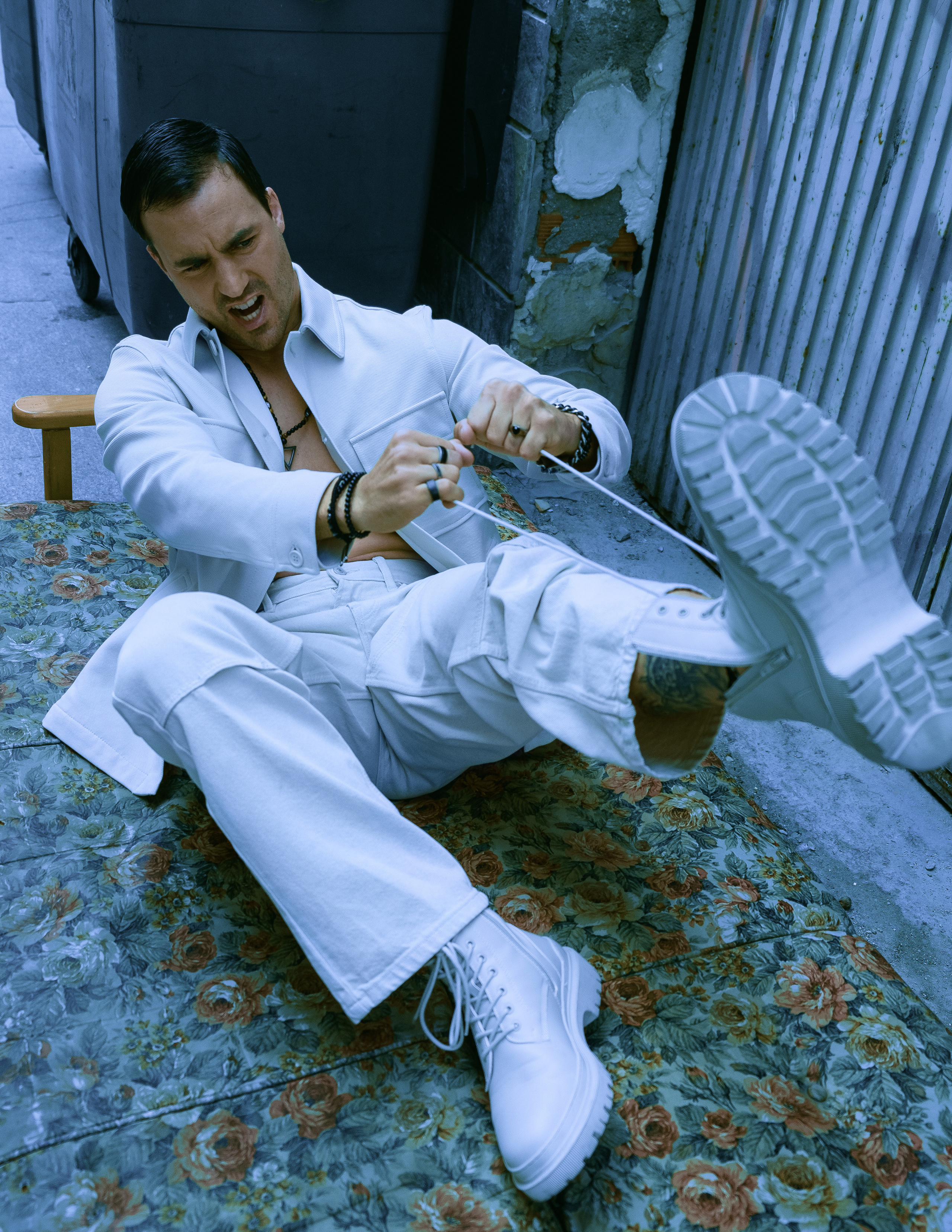 Эффектная фэшн-фотосессия для актера в старом городе Ориуэла — Портретный фотограф в Испании