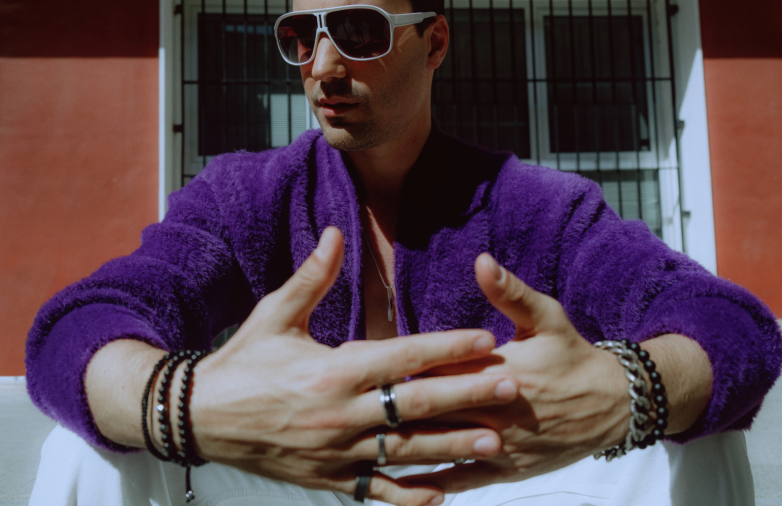 Эффектная фэшн-фотосессия для актера в старом городе Ориуэла — Портретный фотограф в Испании