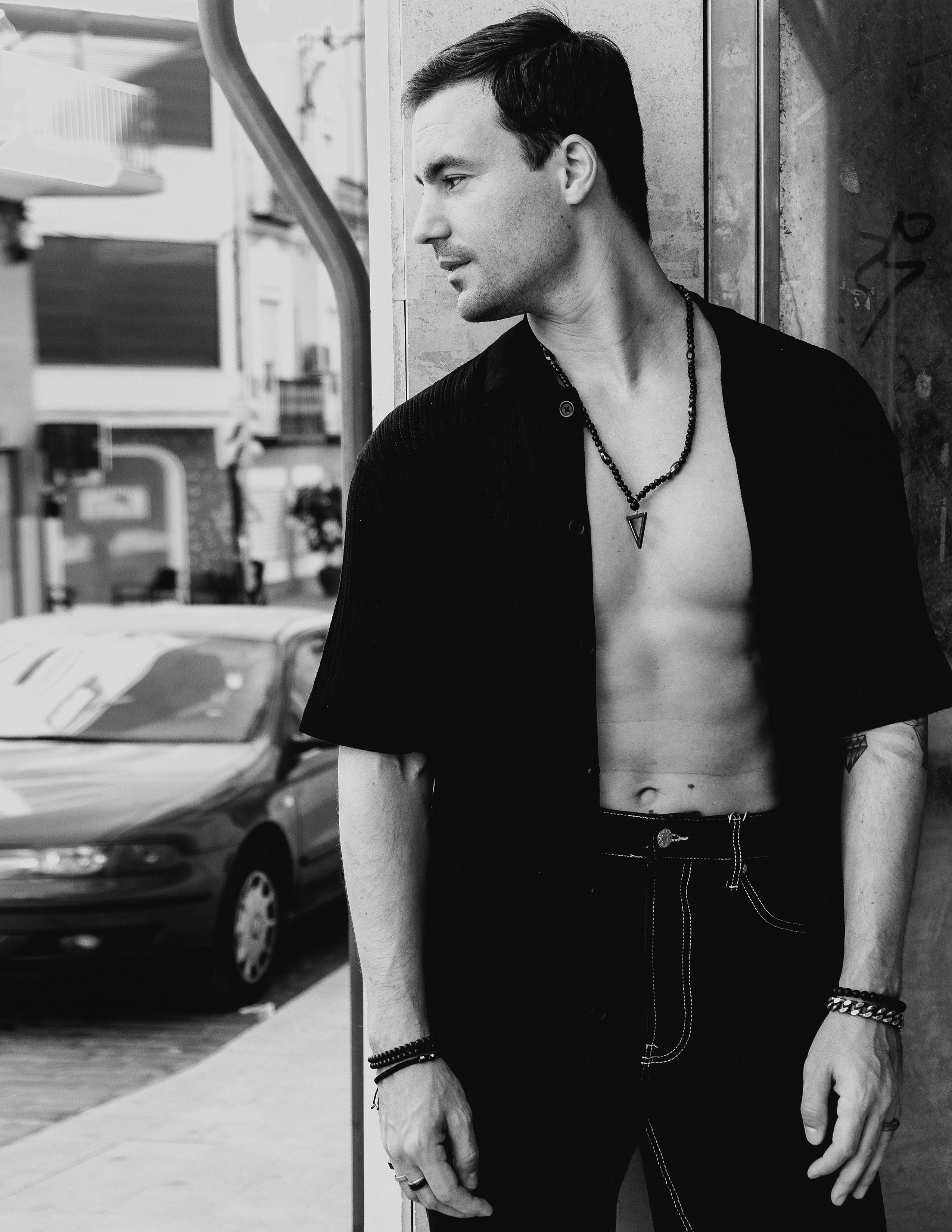 Эффектная фэшн-фотосессия для актера в старом городе Ориуэла — Портретный фотограф в Испании