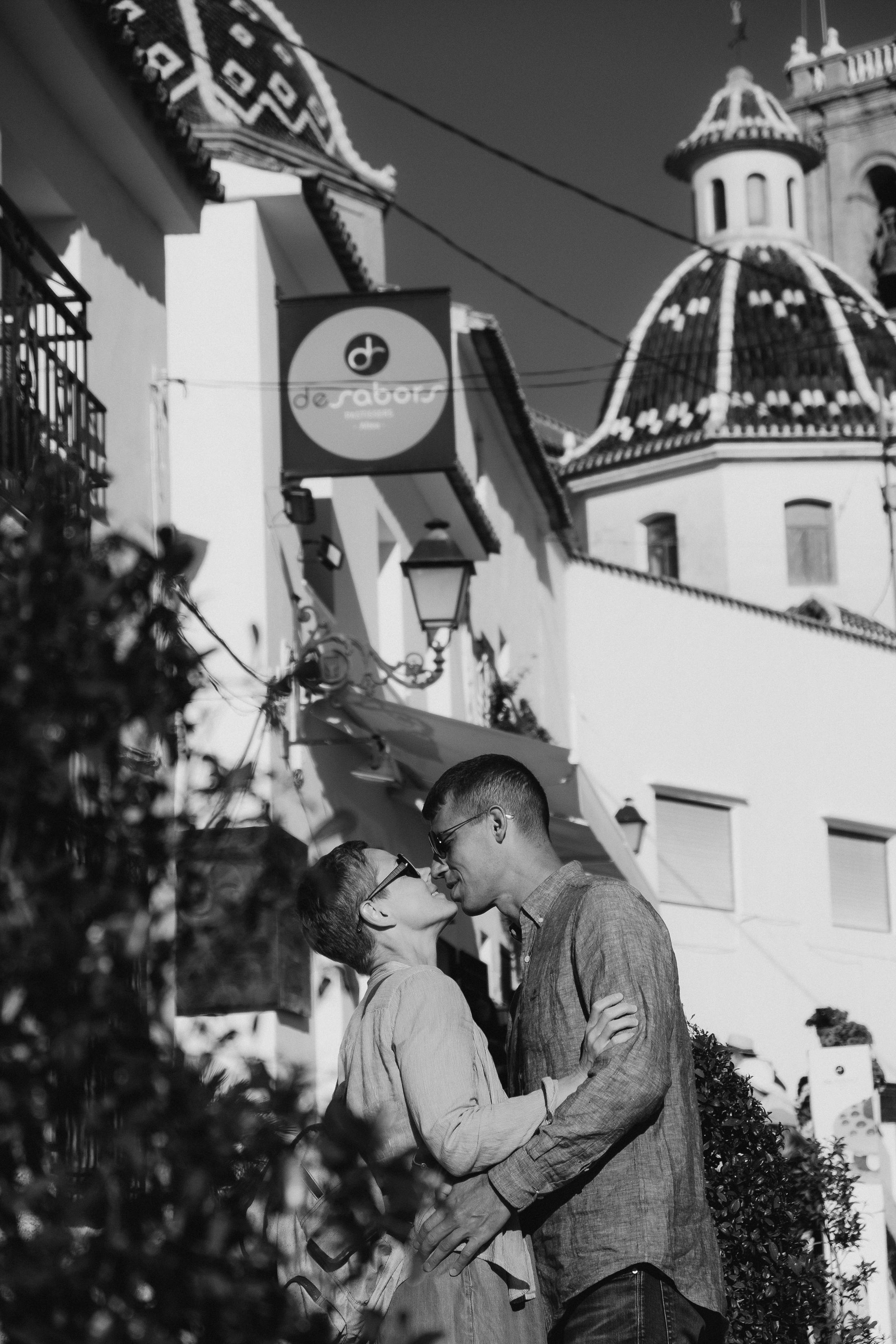 Romantic photo session for lovers in the old town of Altea