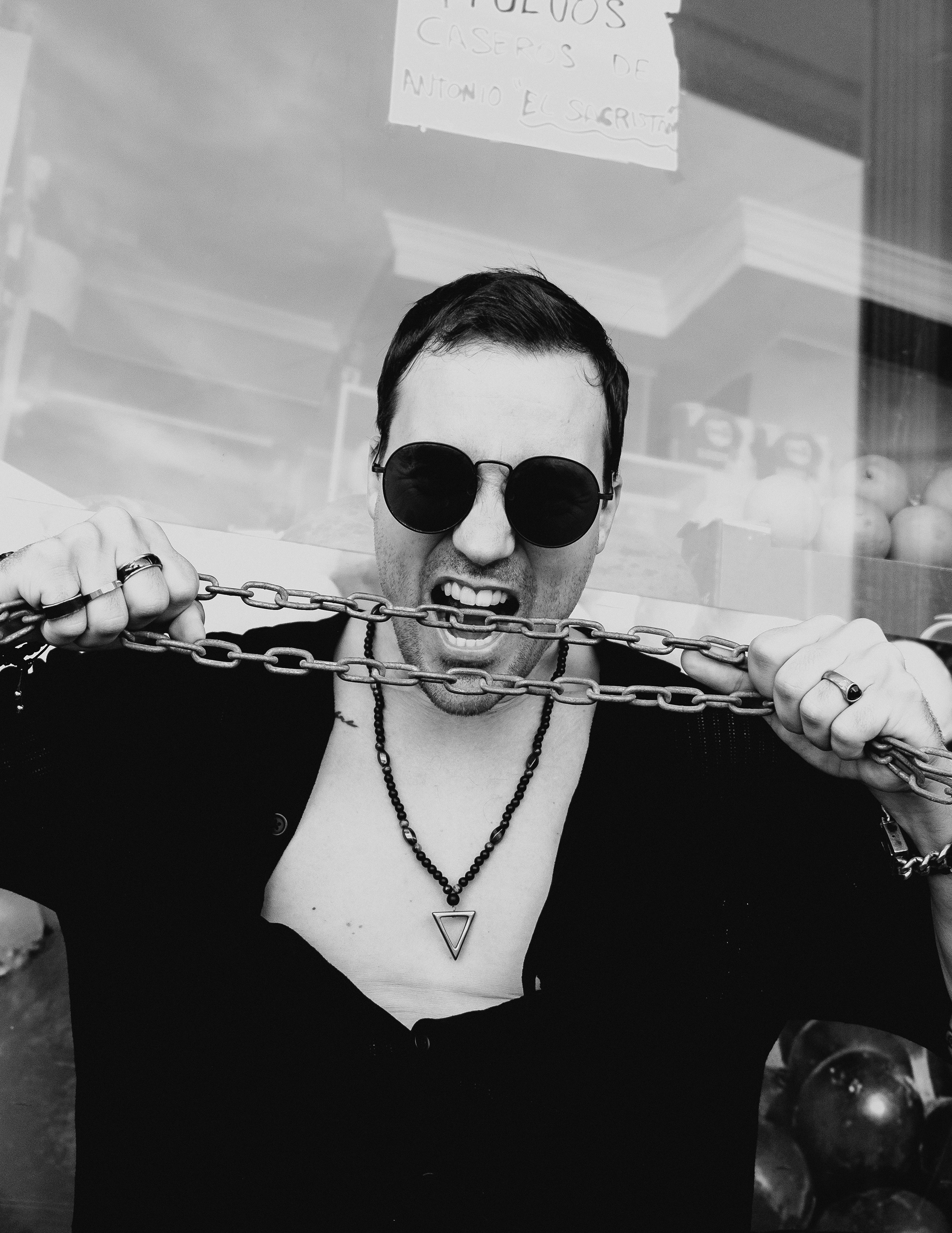 Эффектная фэшн-фотосессия для актера в старом городе Ориуэла — Портретный фотограф в Испании