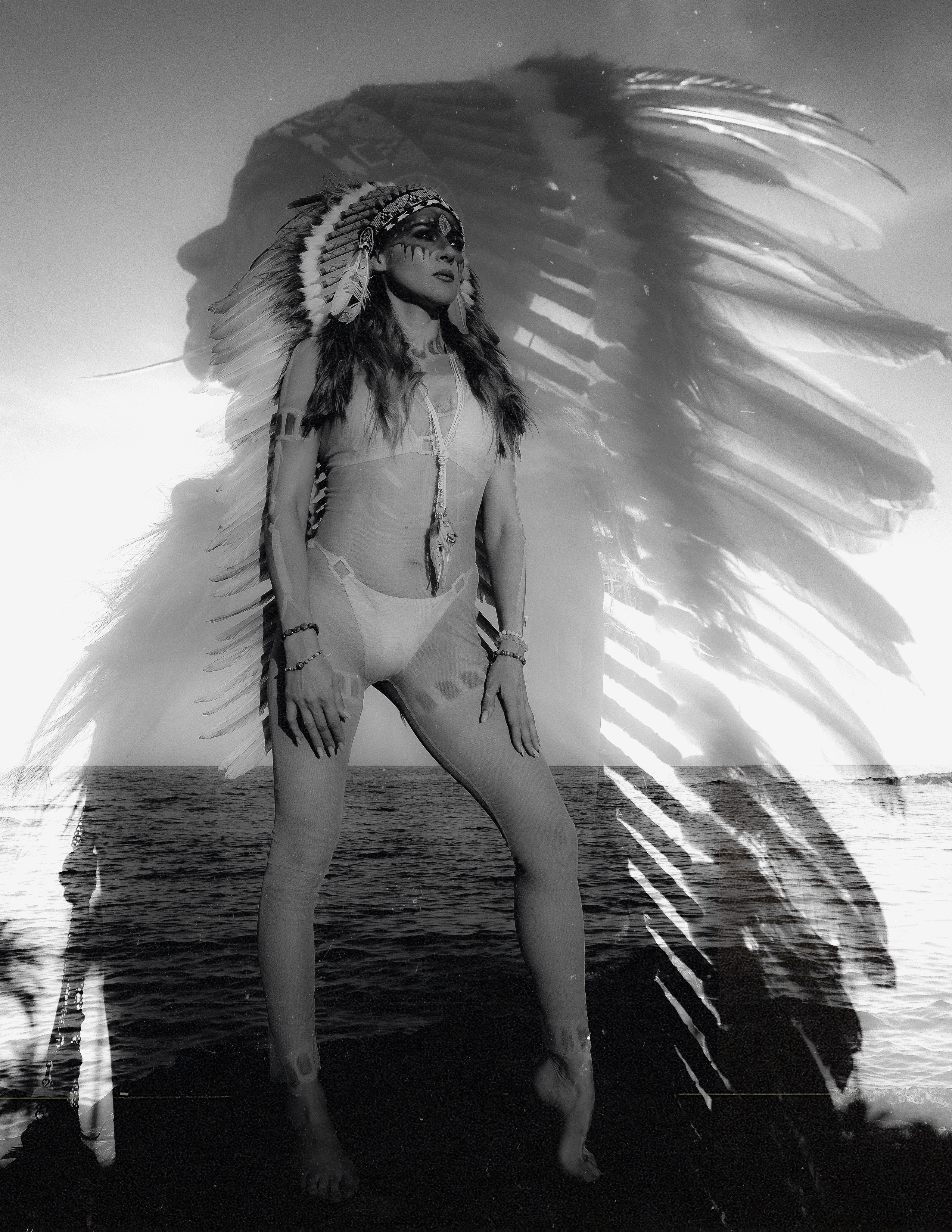 Экзотическая закатная фотосессия на пляже с индейским роучем и боди-артом — Фотограф Андрей Луковников