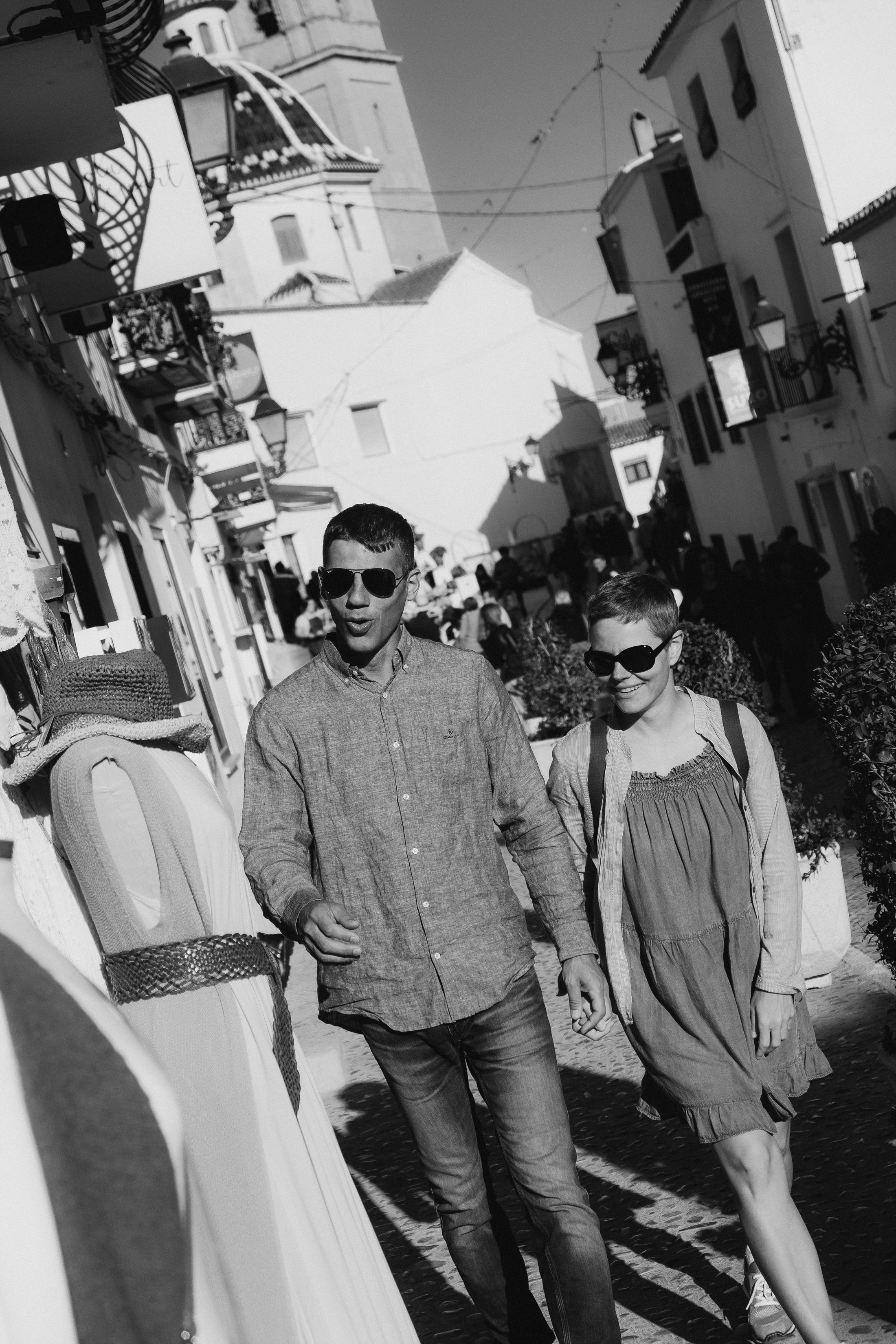 Romantic photo session for lovers in the old town of Altea