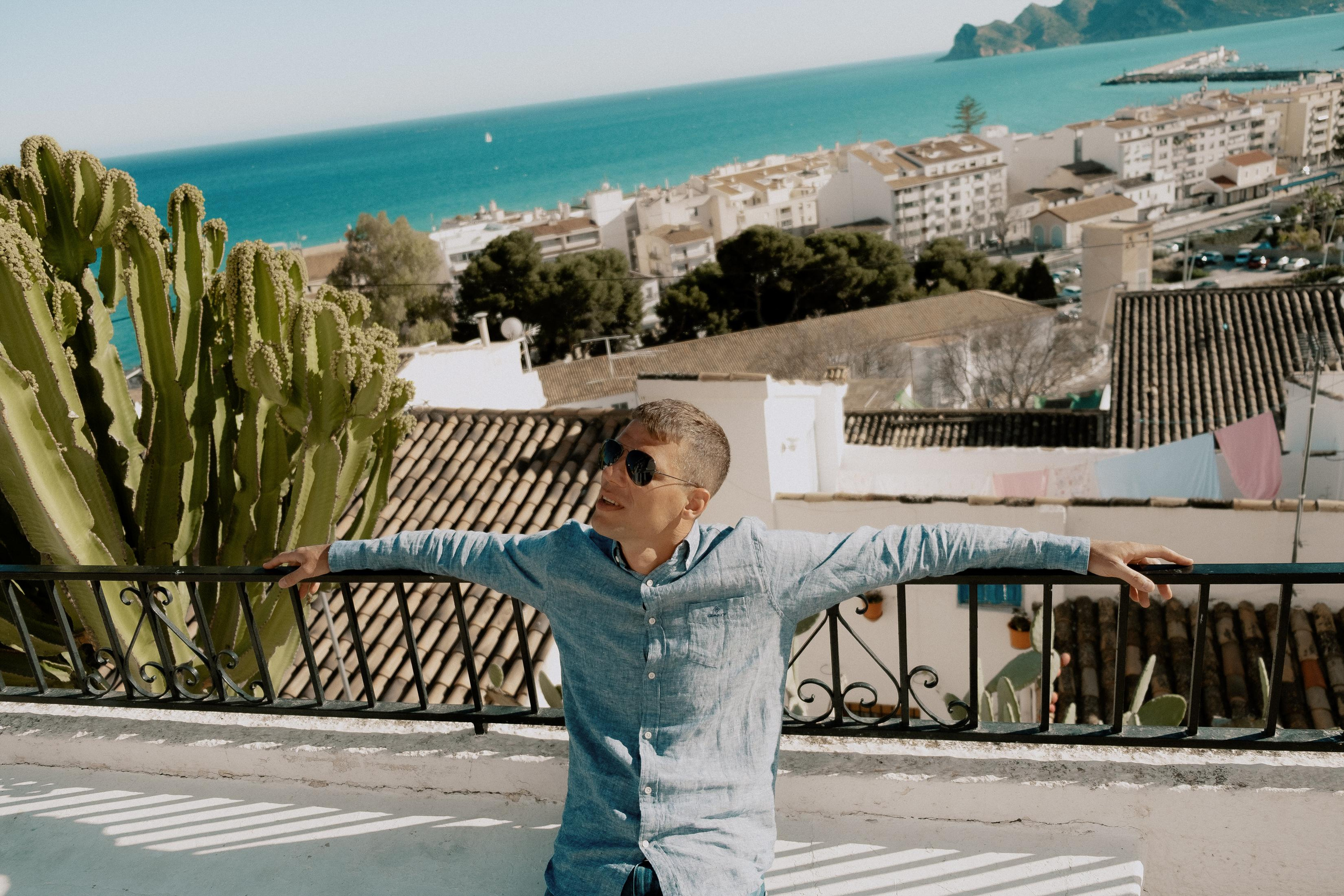 Romantic photo session for lovers in the old town of Altea