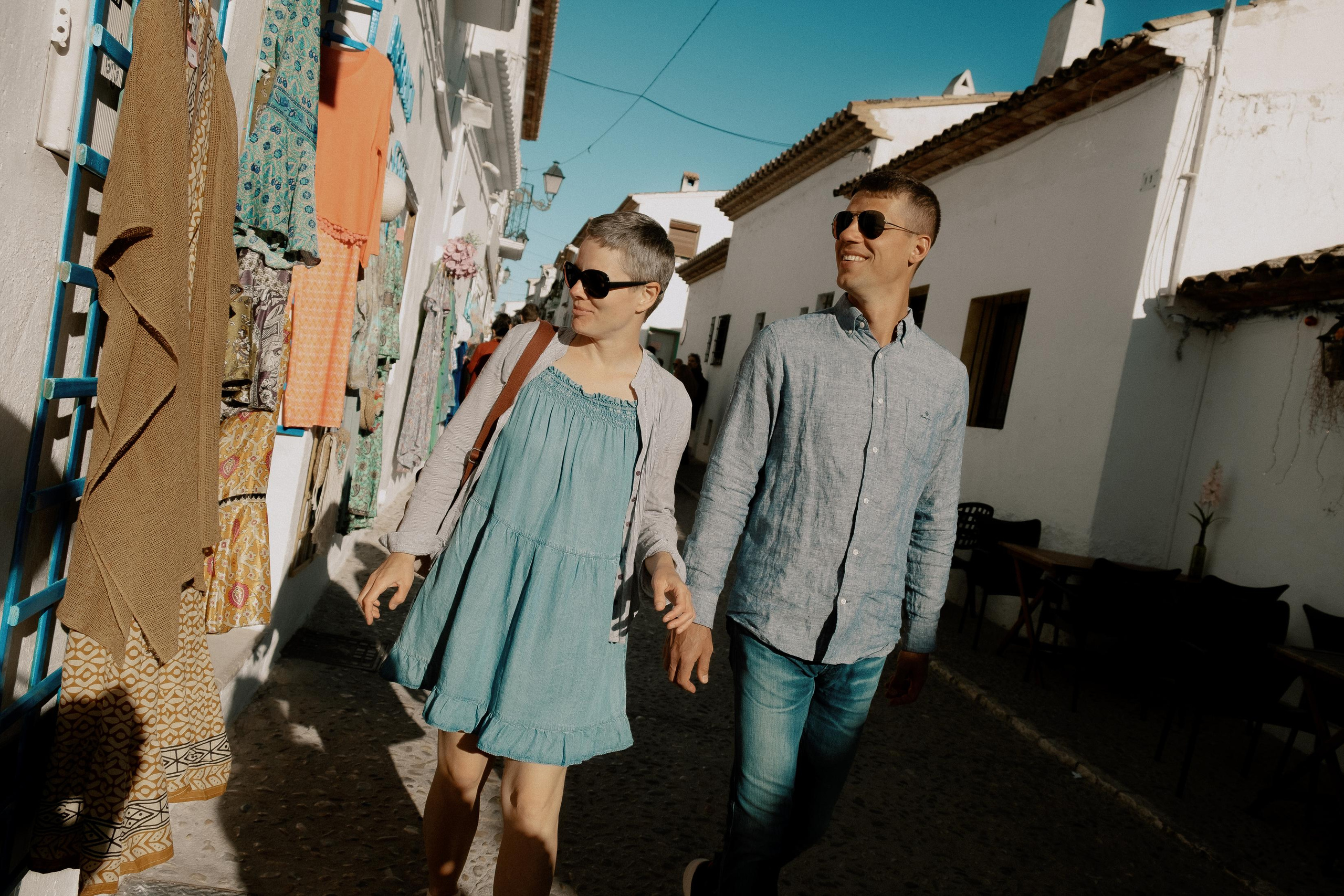Romantic photo session for lovers in the old town of Altea