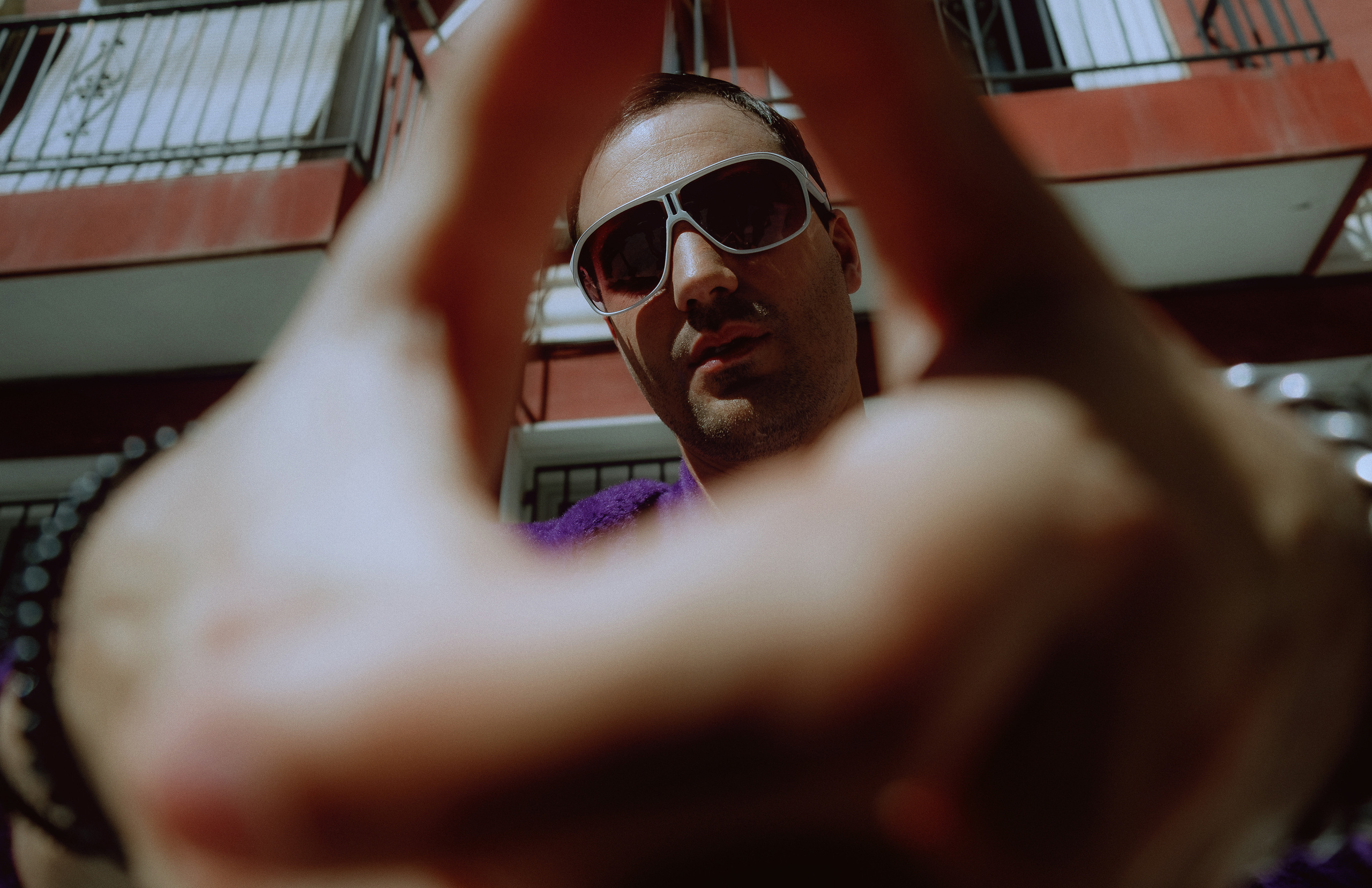 Эффектная фэшн-фотосессия для актера в старом городе Ориуэла — Портретный фотограф в Испании