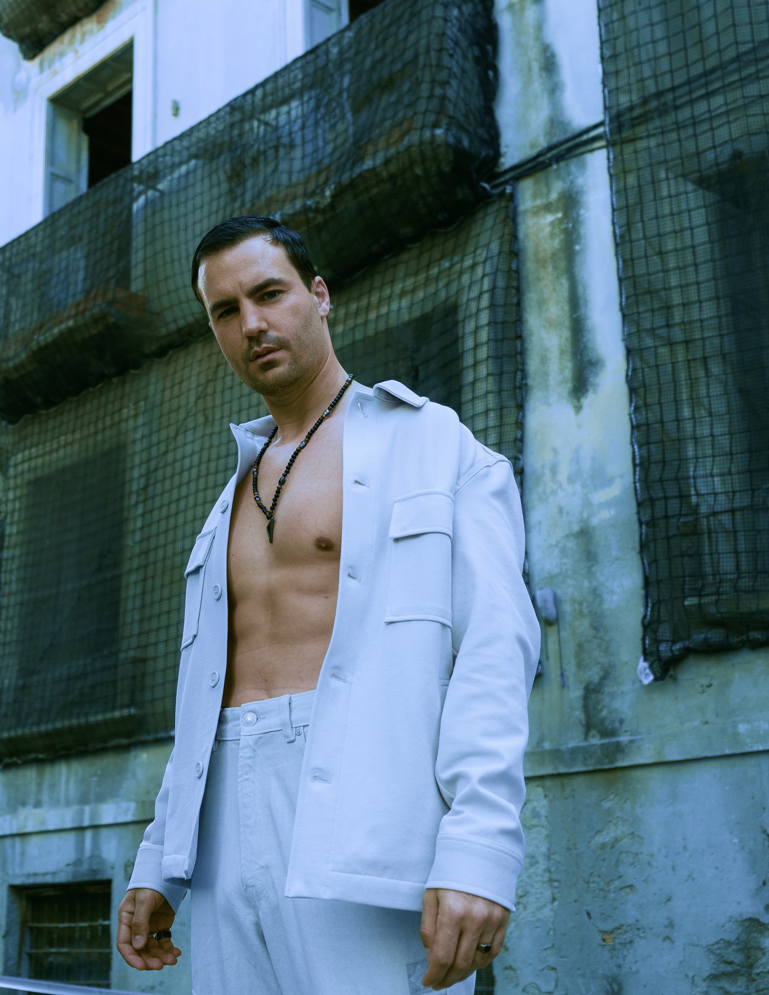 Эффектная фэшн-фотосессия для актера в старом городе Ориуэла — Портретный фотограф в Испании