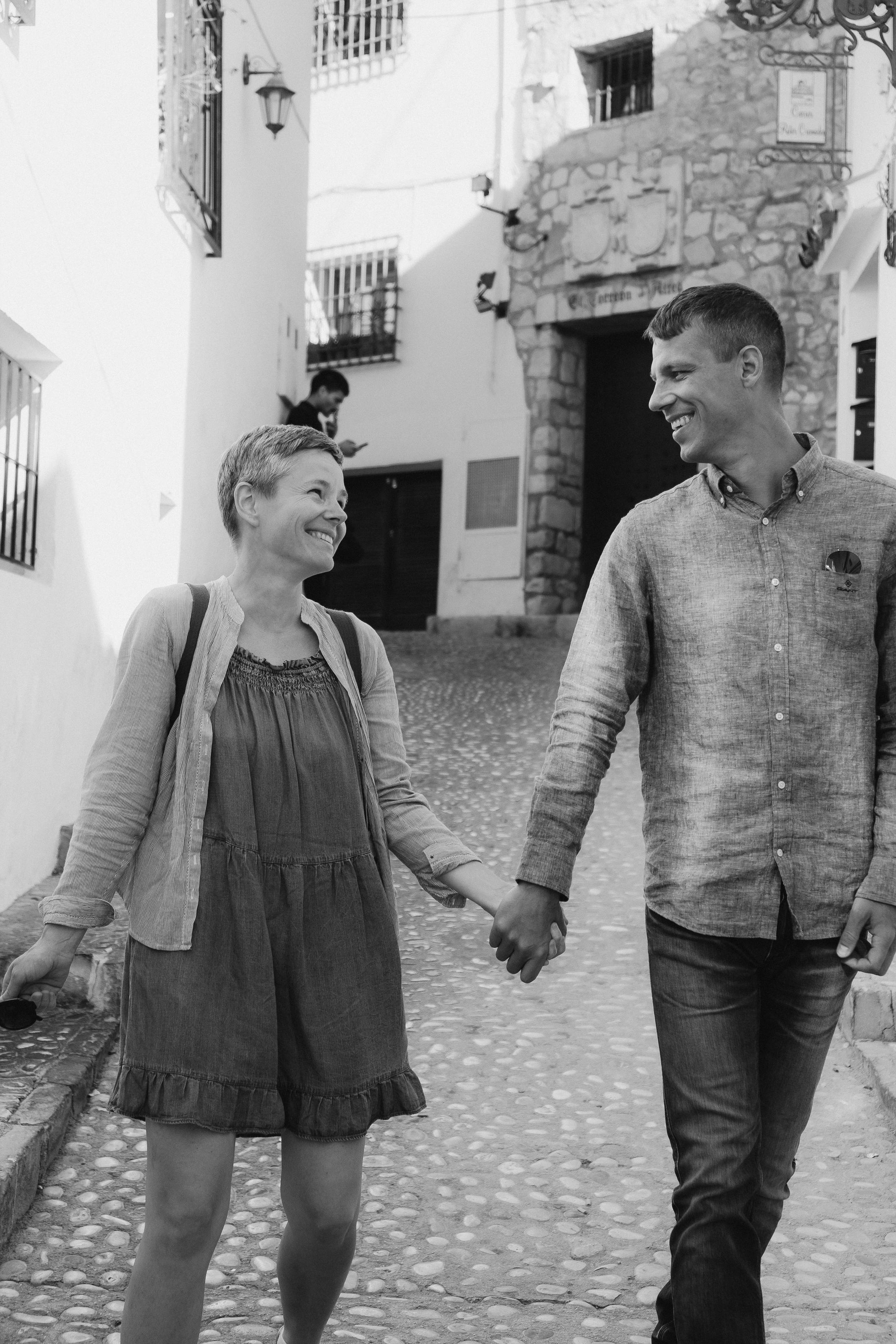 Romantic photo session for lovers in the old town of Altea